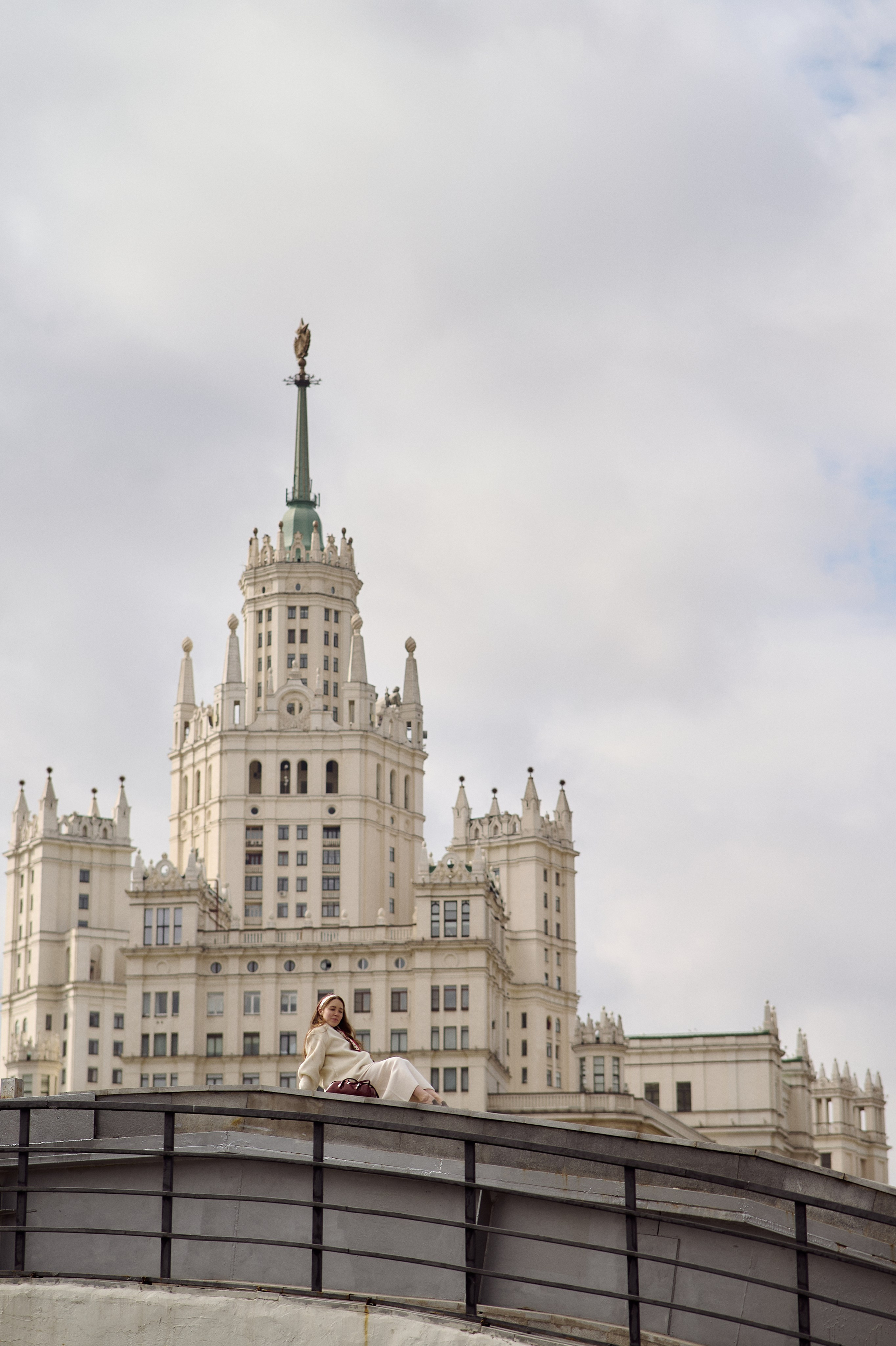 Оля на прогулке по городу. Семейный и свадебный lifestyle-фотограф в Москве Мария Петрова