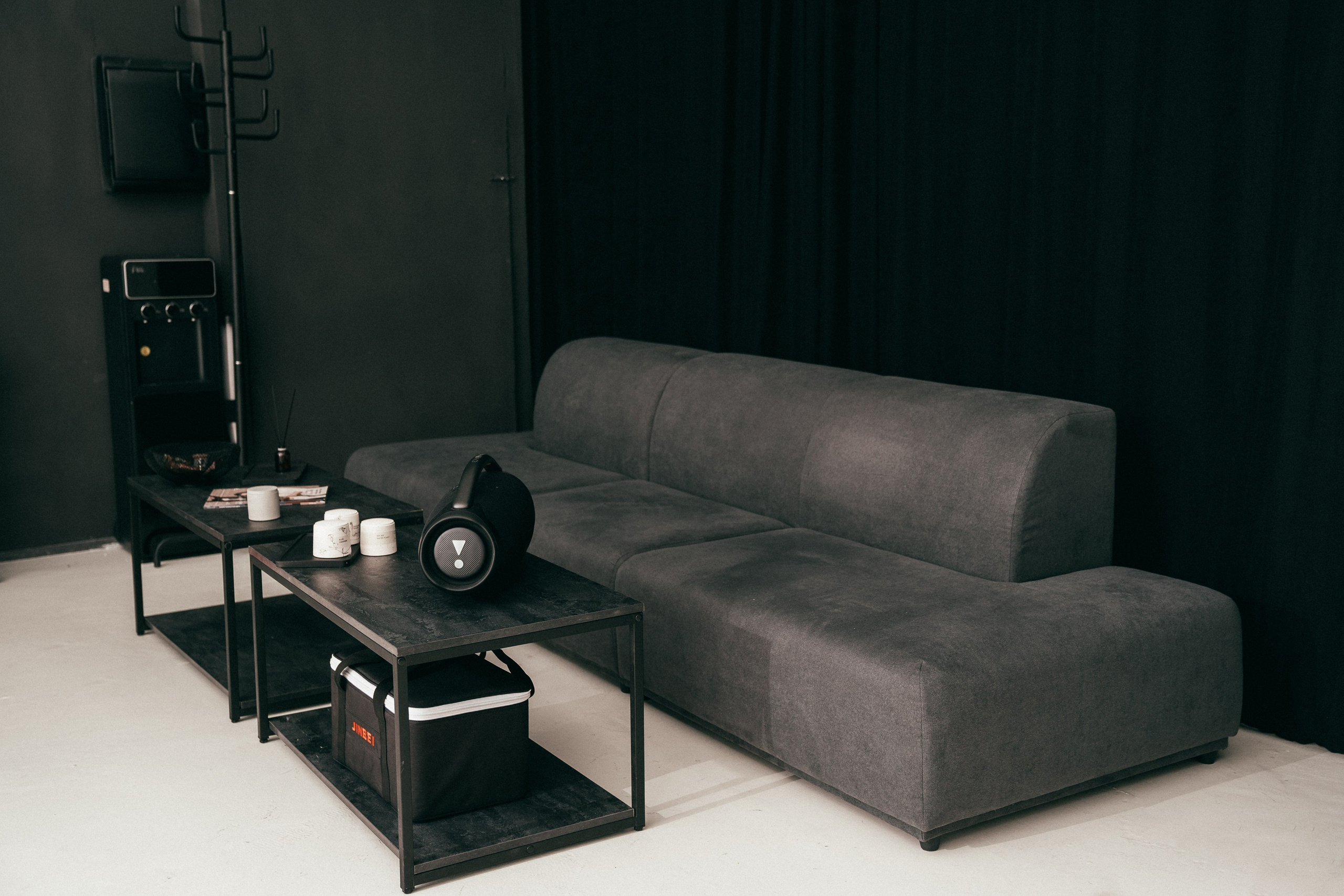 Зона ожидания. Фотостудия MEL Новороссийск | Подкаст-студия