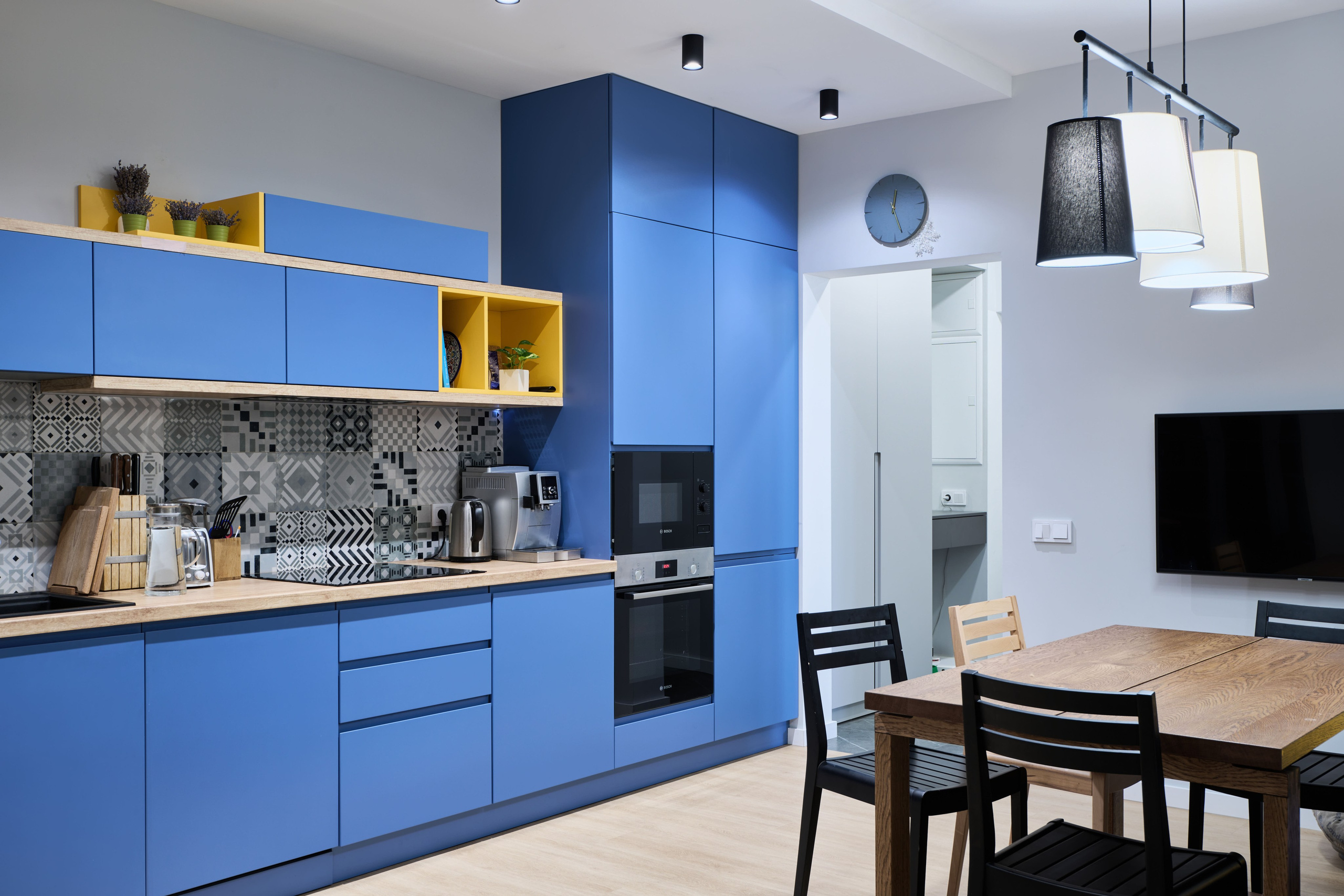 На улице Юных Ленинцев. Никита Хохловский фото и видео продакшн