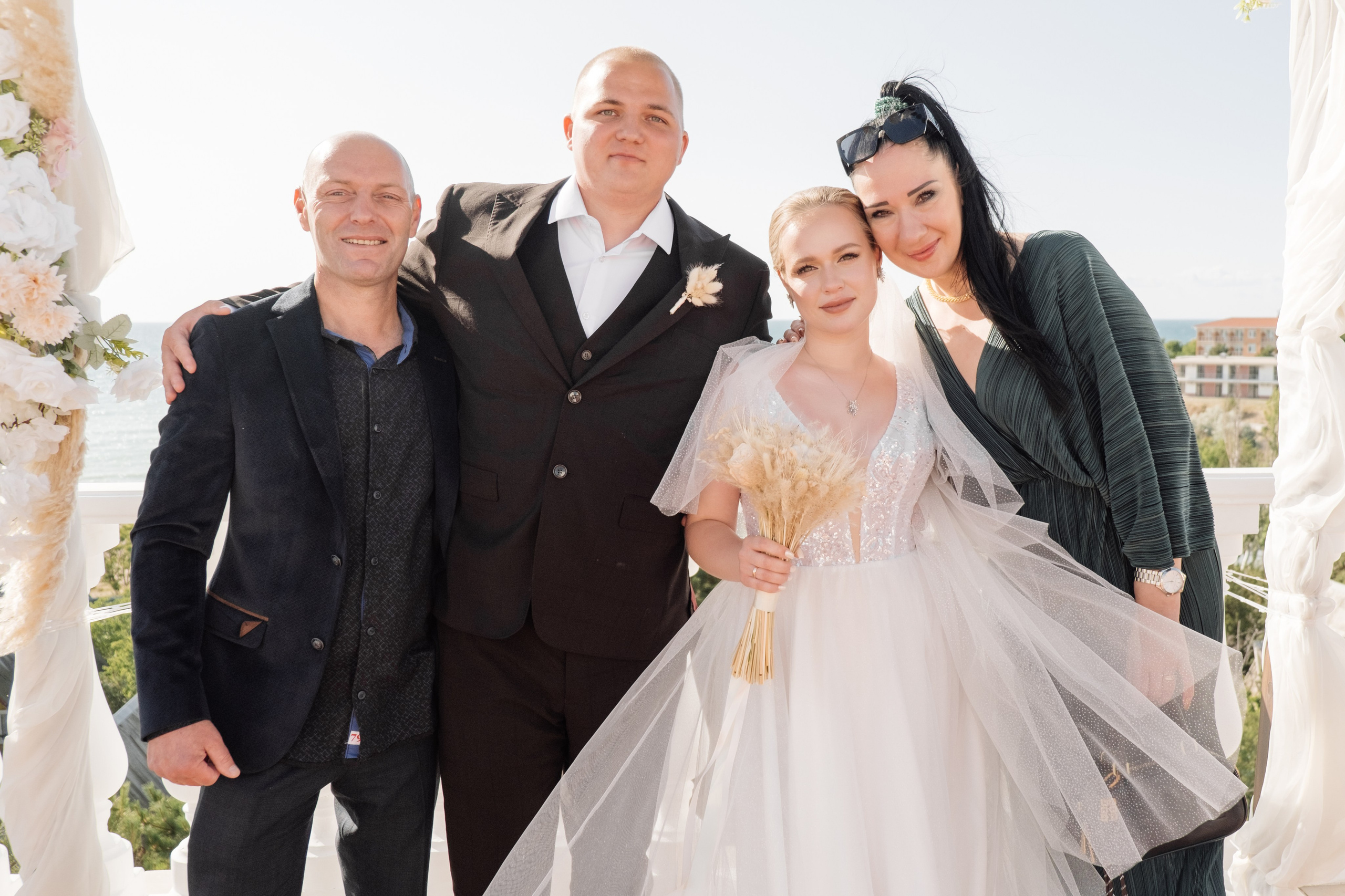 Свадебный ретопртаж. Профессиональная фотосъемка в Крыму. Натуральные эмоции и живые кадры. Забронируйте дату прямо сейчас!