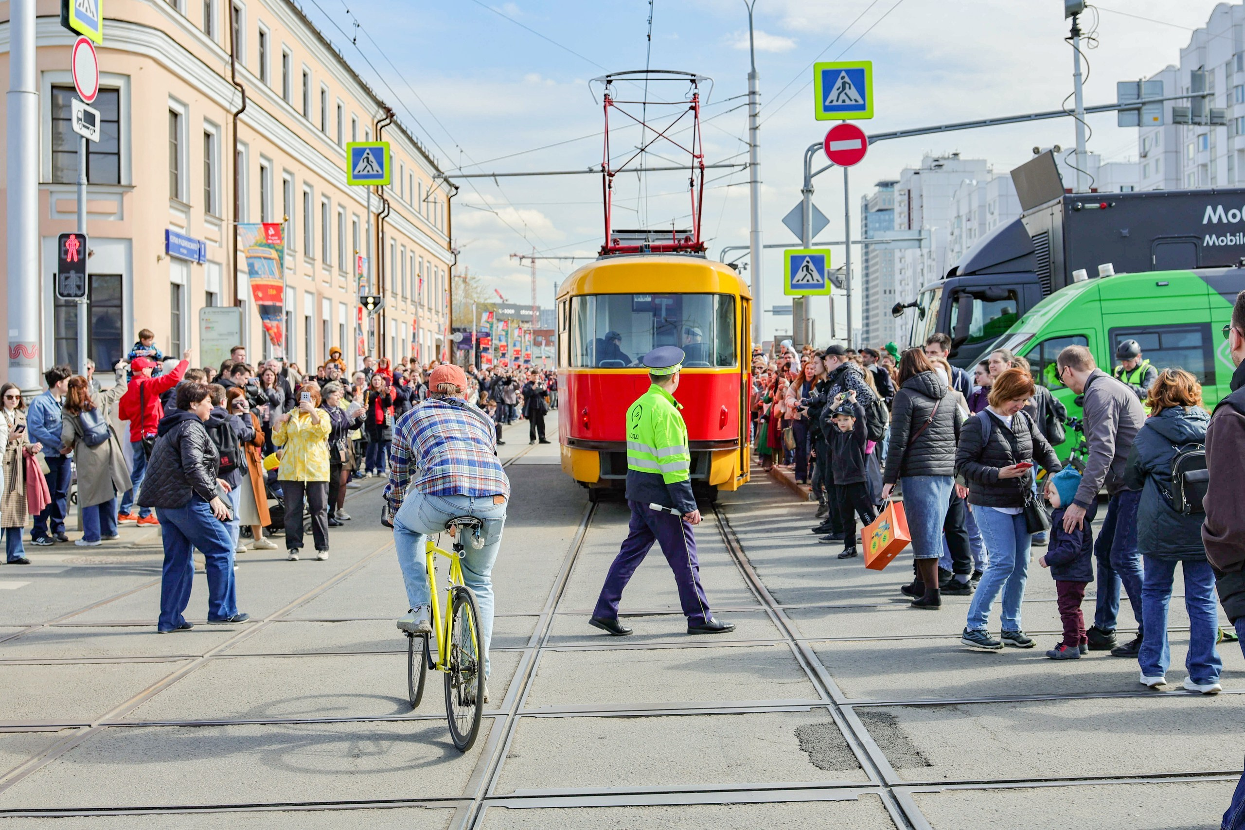 Парад трамваев. Репортажный, архитектурный, театральный и файн-арт фотограф Лена Мельникова в Москве