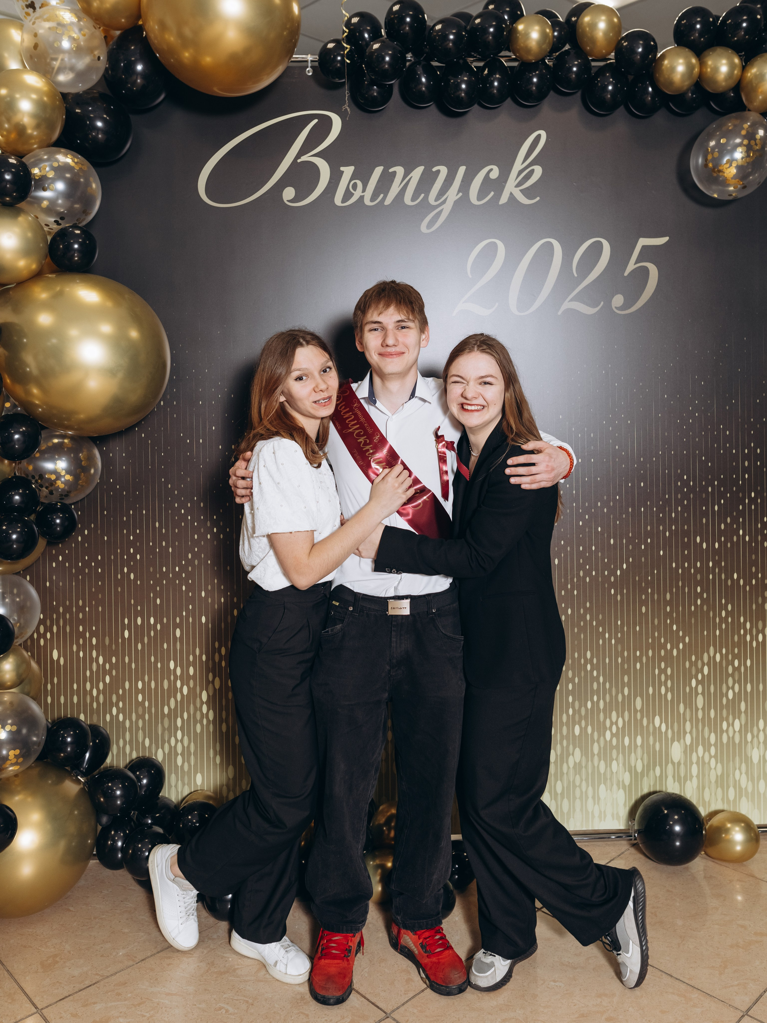 Последний звонок концерт+ фотозона. Фотограф Людмила Оюн