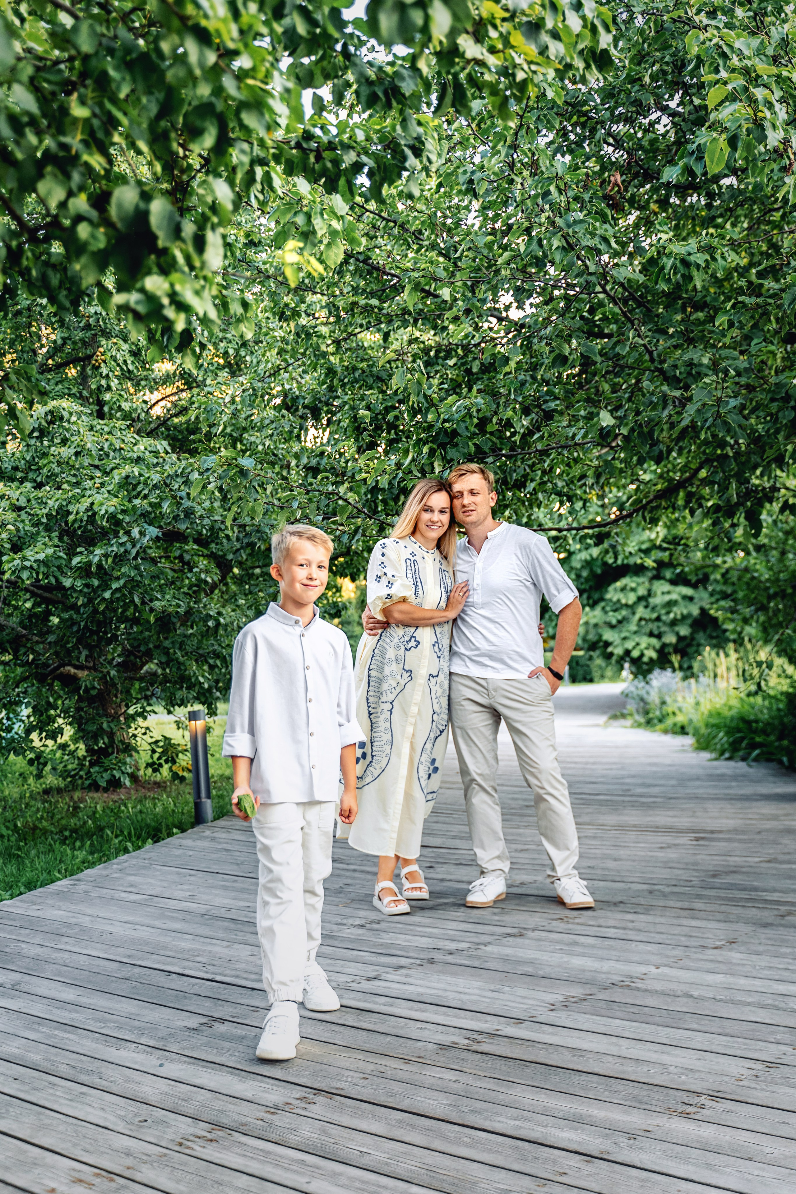 Семейная прогулка в парке Музеон на закате. Фотограф \ Видеограф на Крещение, Венчание Москва| Семейные съемки