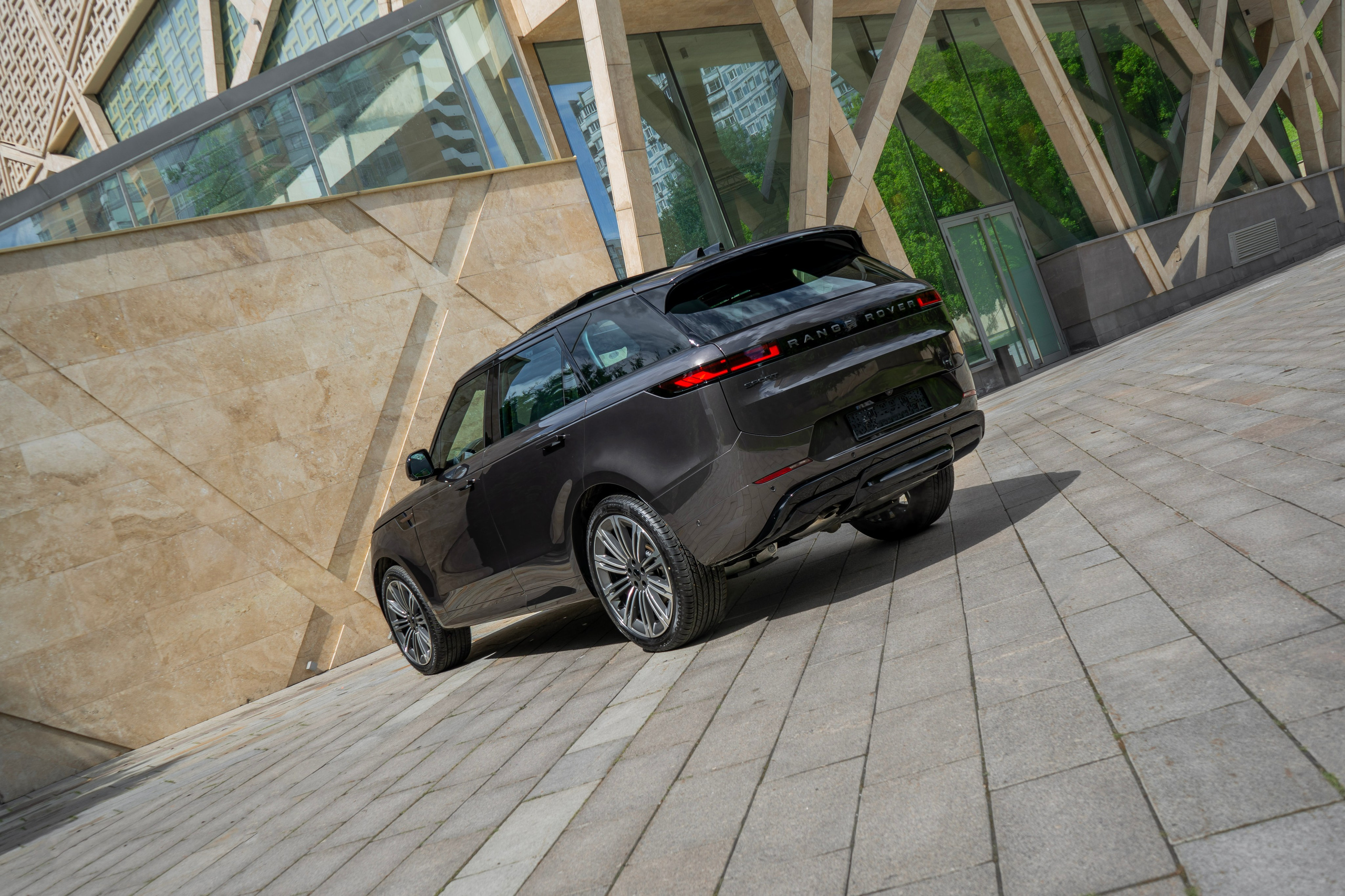 Range Rover Sport 2026. Автомобильный фотограф Ногинск Денис Городок