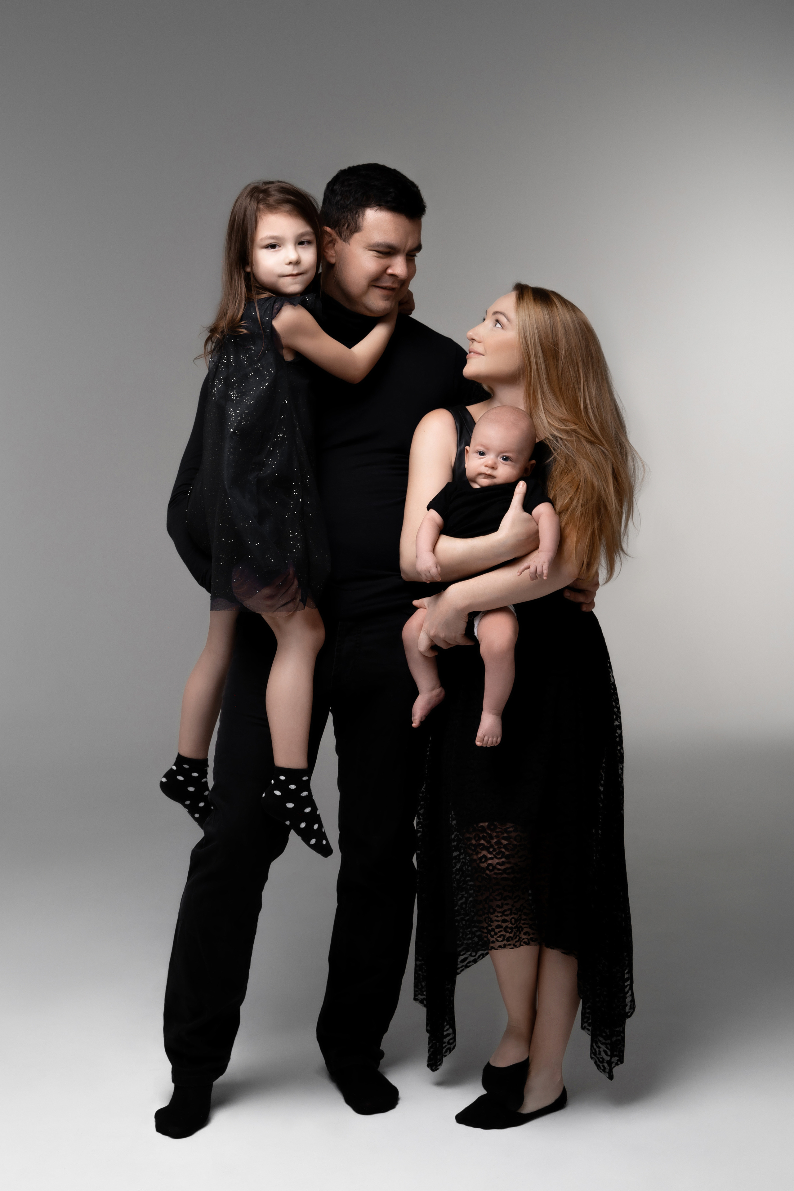 Сергей, Ольга, Мария и Михаил. Главная