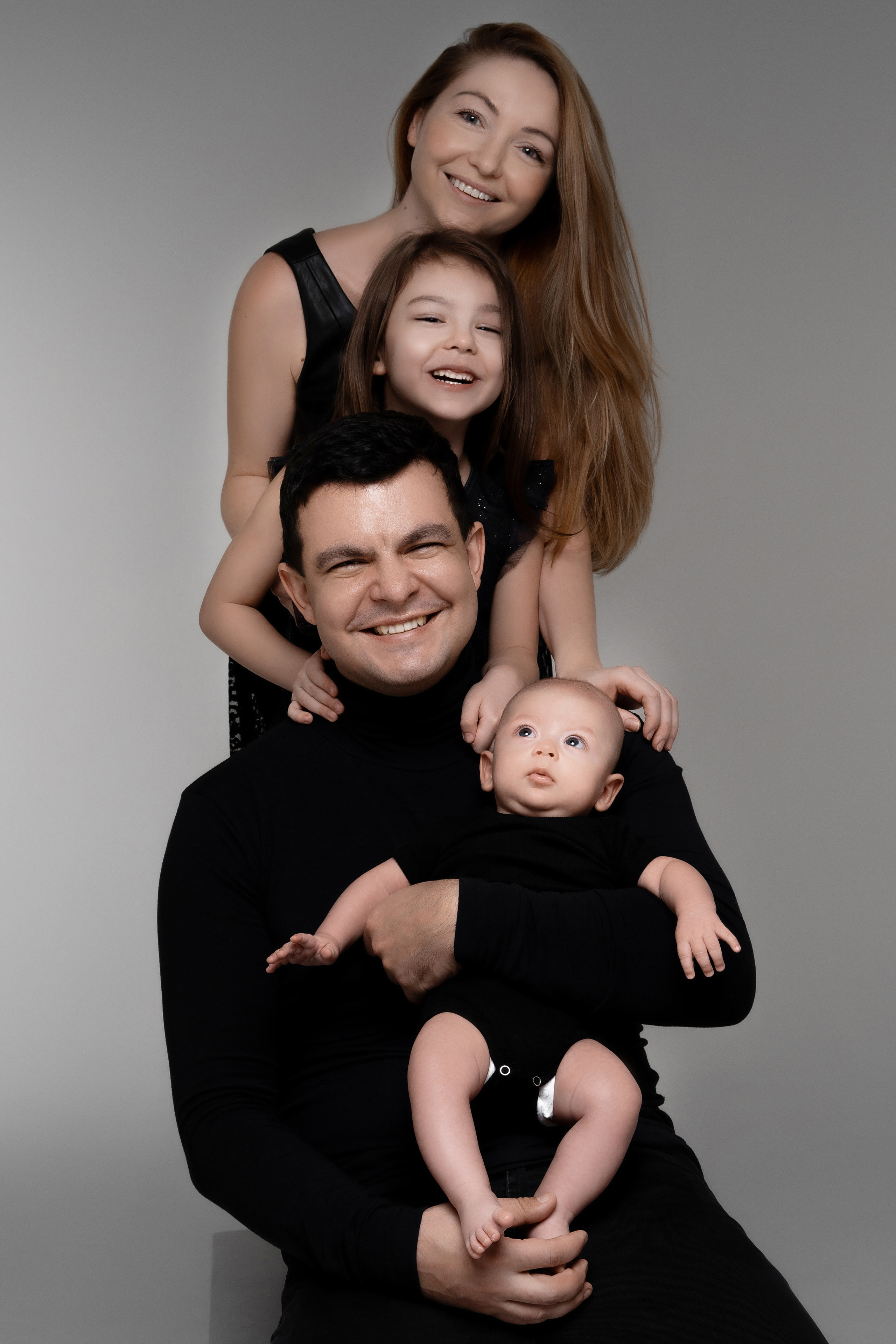 Сергей, Ольга, Мария и Михаил. Главная