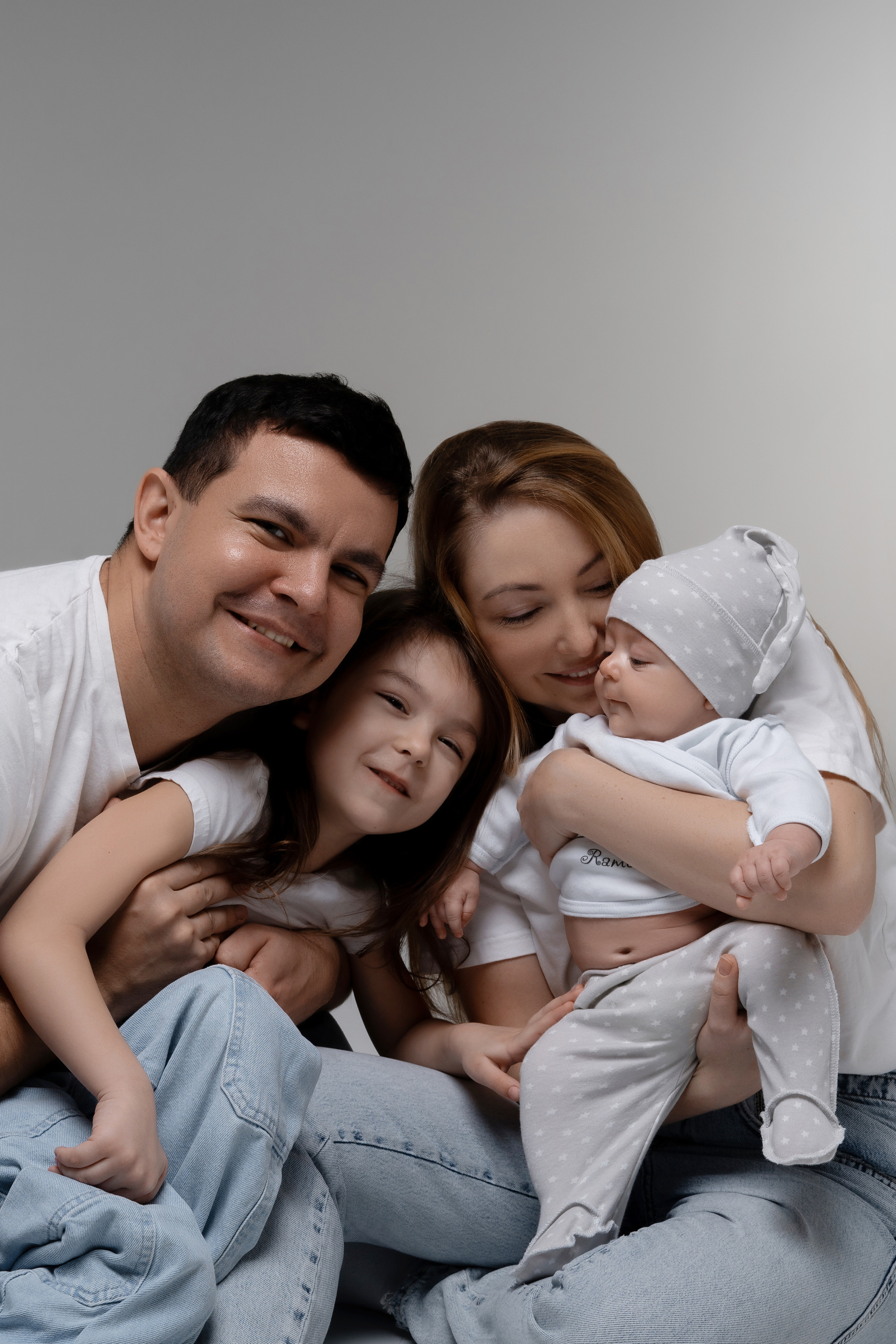 Сергей, Ольга, Мария и Михаил. Главная