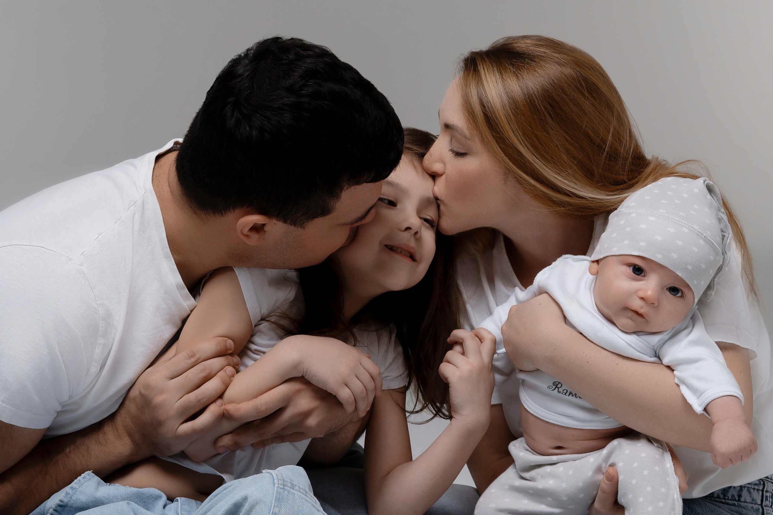 Сергей, Ольга, Мария и Михаил. Главная