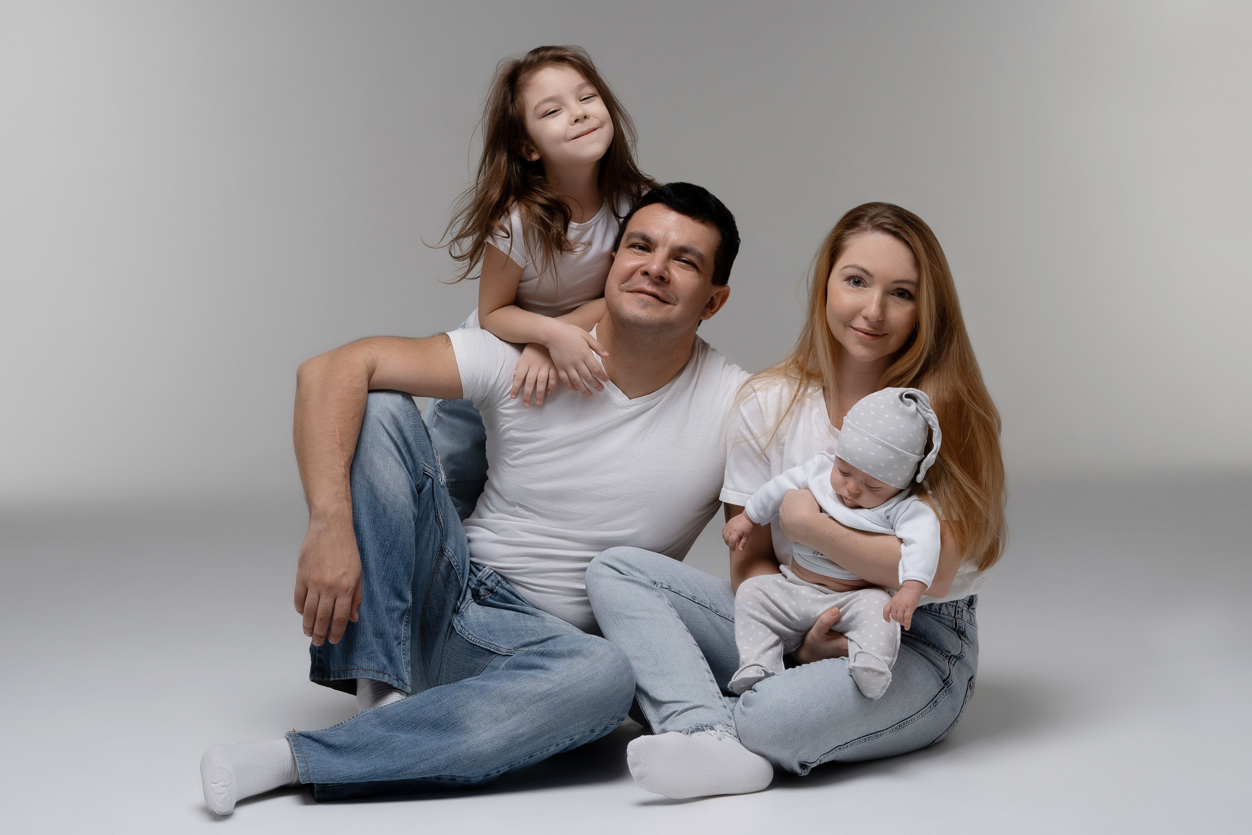 Сергей, Ольга, Мария и Михаил. Главная