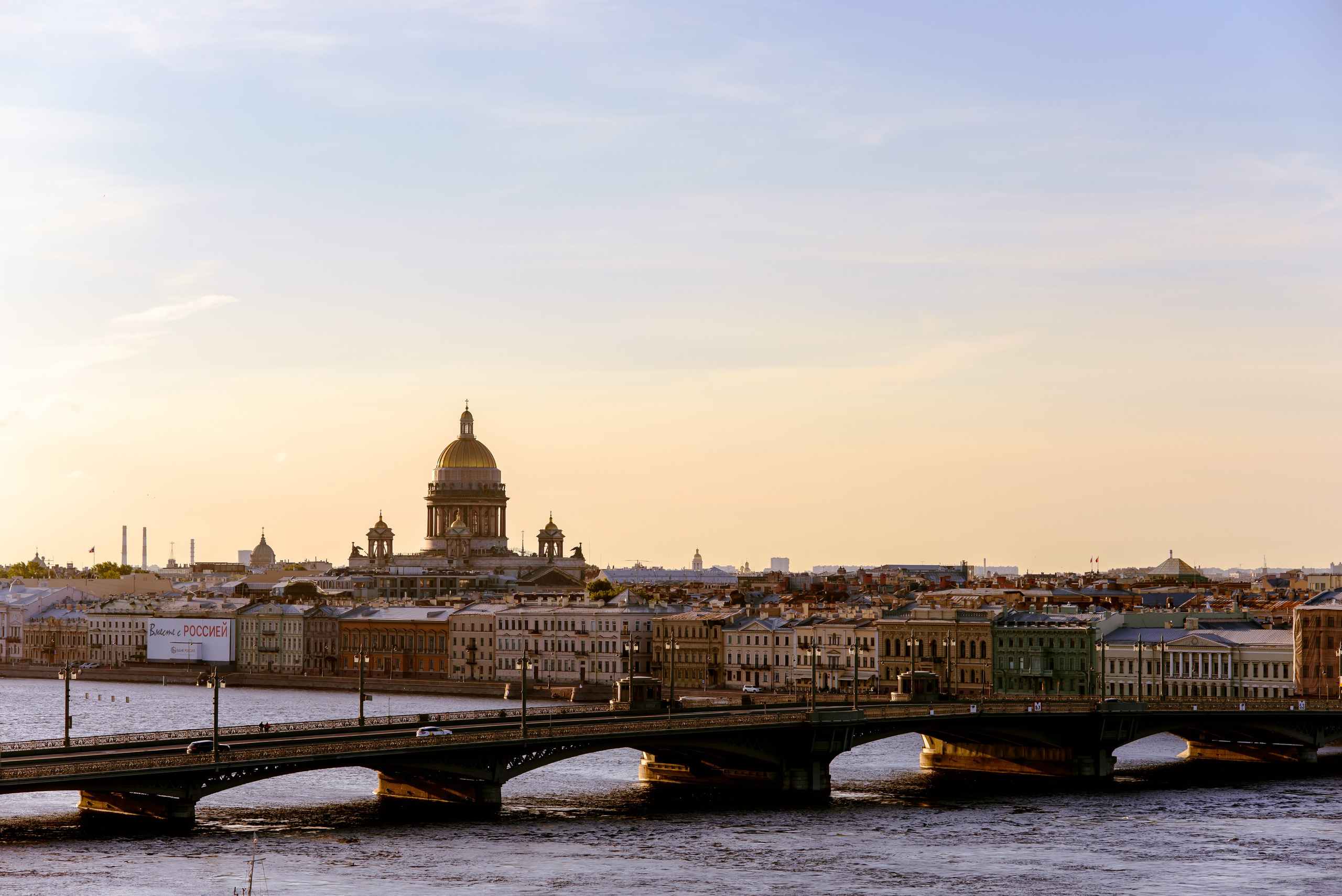 Лавстори. Анастасия Петрович фотограф, фотокорреспондент в Москве и Санкт-Петербурге. Фотосъёмка репортажа, мероприятия, корпоративная съёмка, контент