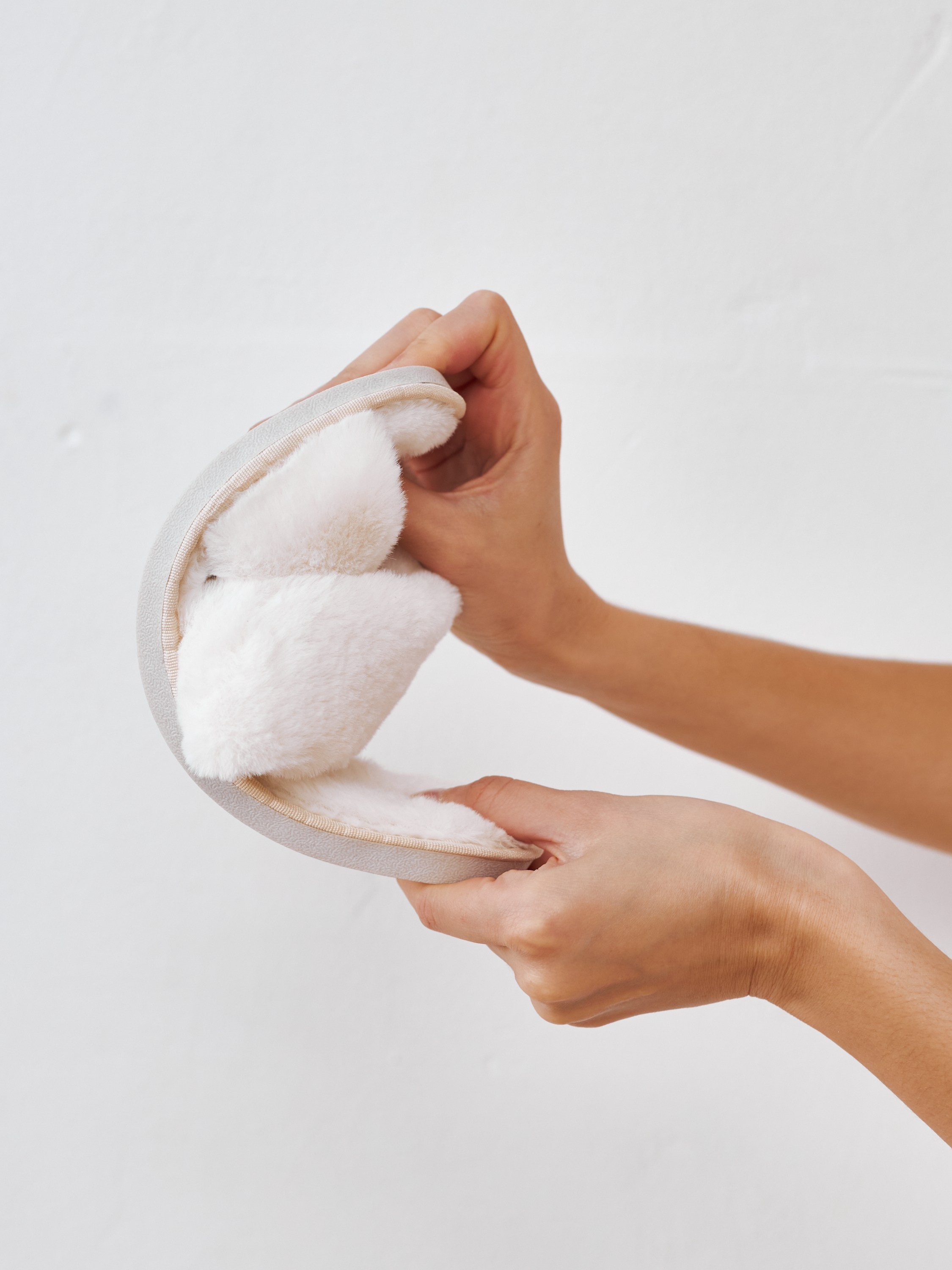 Фотосъемка домашних тапочек Екатеринбург Wildberries ВБ Ozon Озон предметная съемка Екб заказать цена фотосъемка товара WB обувь предметка. Фотограф Екатеринбург Анастасия Жерновская | Маркетплейсы и нейрофото