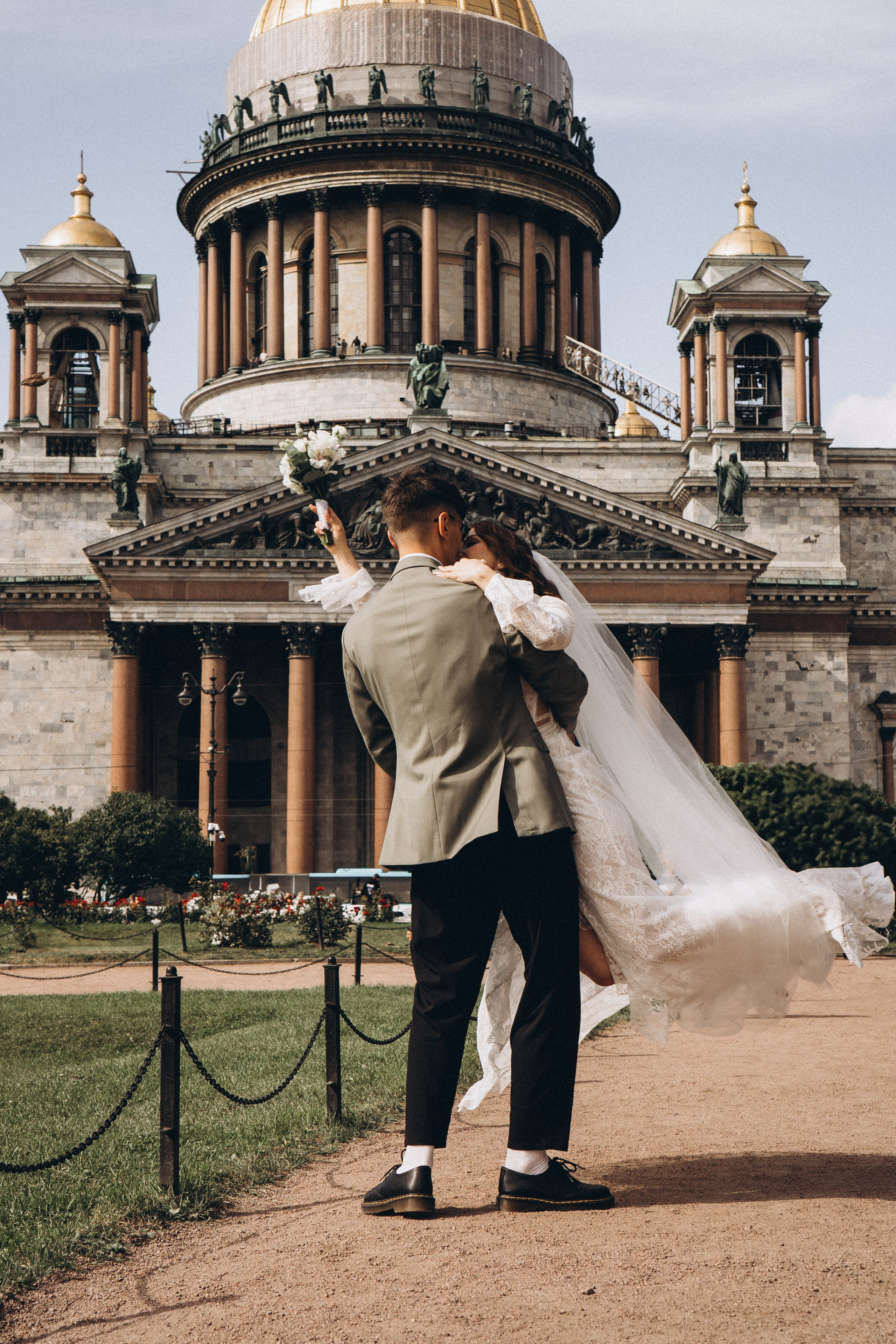 СВАДЕБНАЯ ПРОГУЛКА ВОЗЕ ИСАИКЕВСКОГО СОБОРА АСТОРИИ И ЗАКОНОДАЛЕТНОГО СОБРАНИЯ. Профессиональный фотограф, Санкт-Петербург — Виктория Богомолова