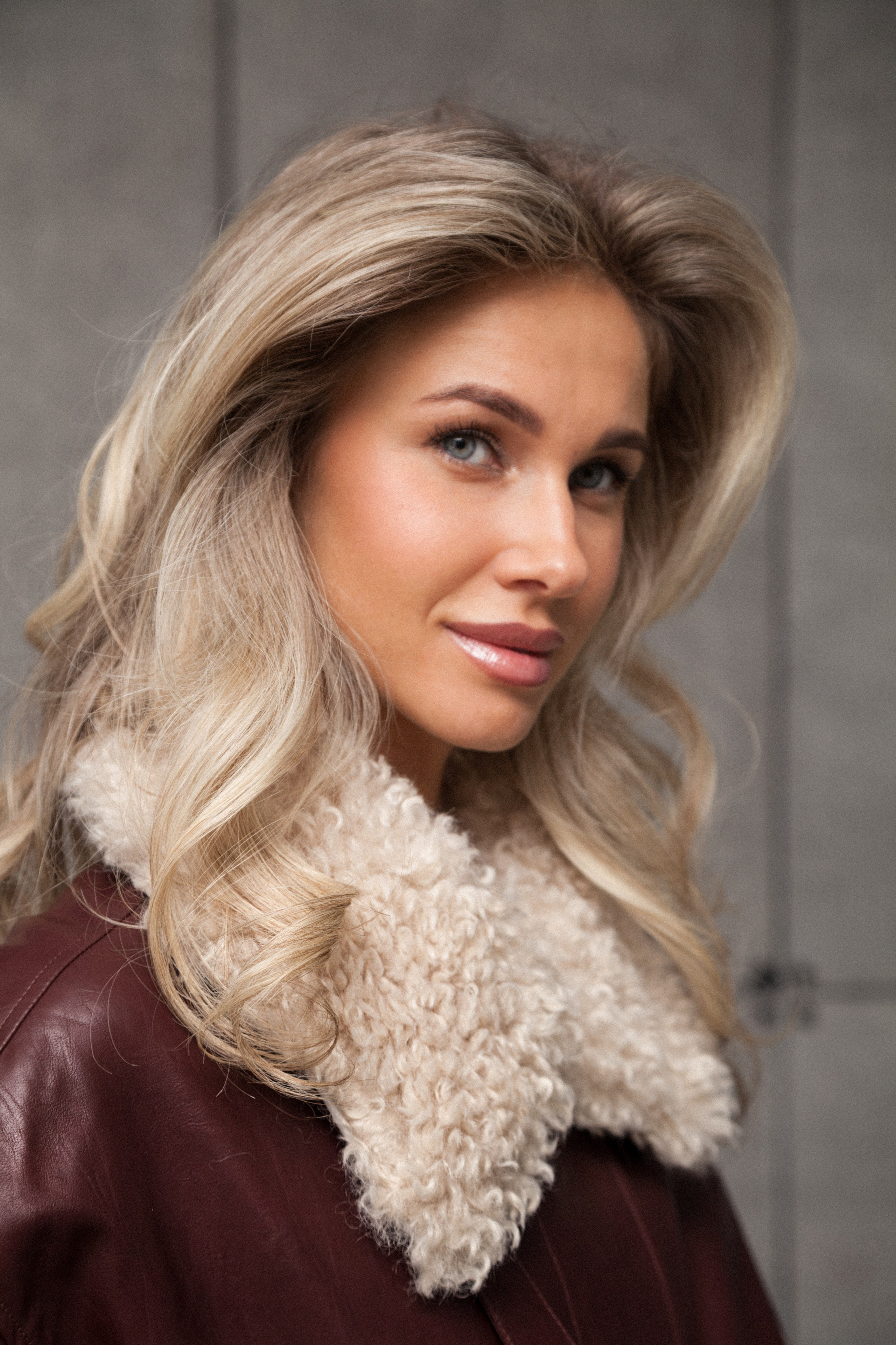 Фотосъемка одежды в Барнауле. Фотограф для бизнеса, маркетплейсов, контента и соцсетей в Барнауле Савинкова Виктория