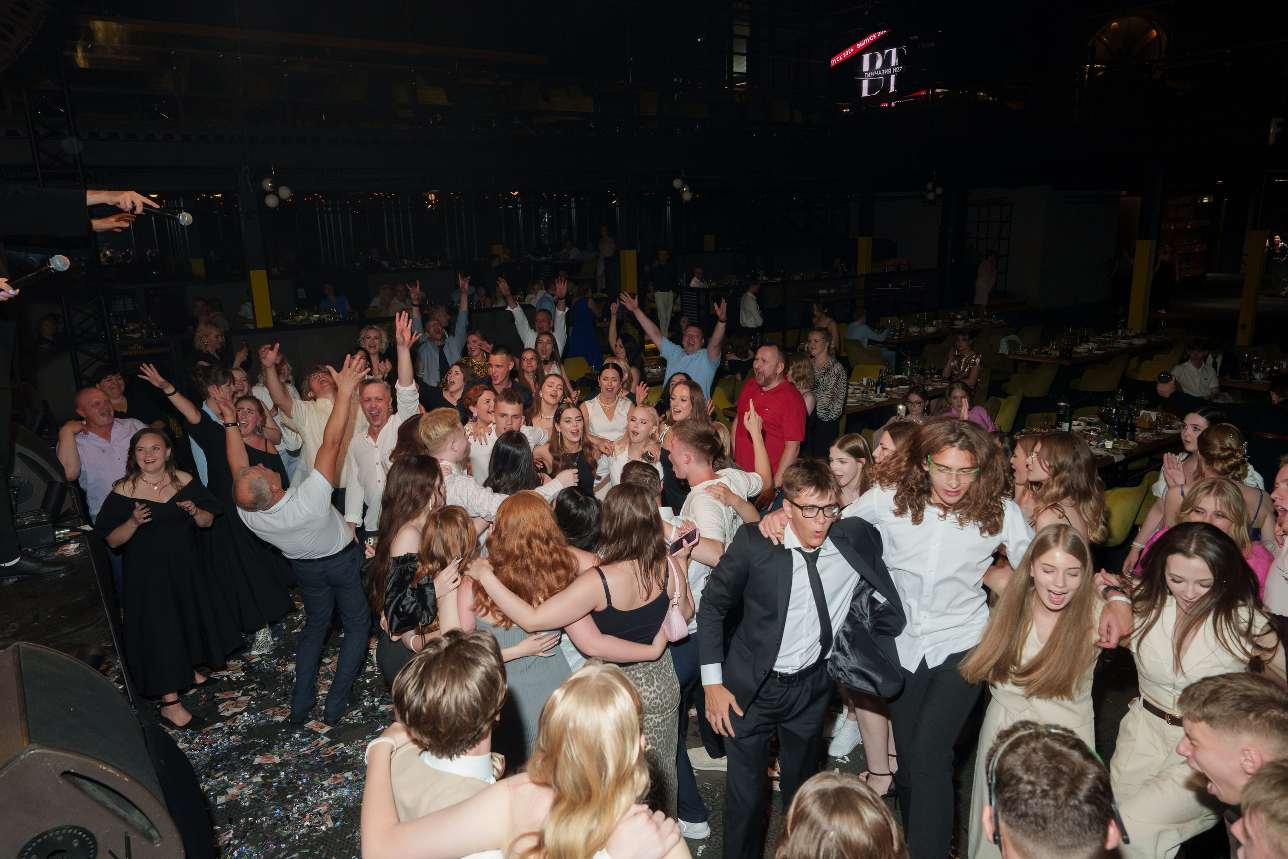 Выпускной Гимназия 7. Свадебный и репортажный фотограф Элина Козырьянова