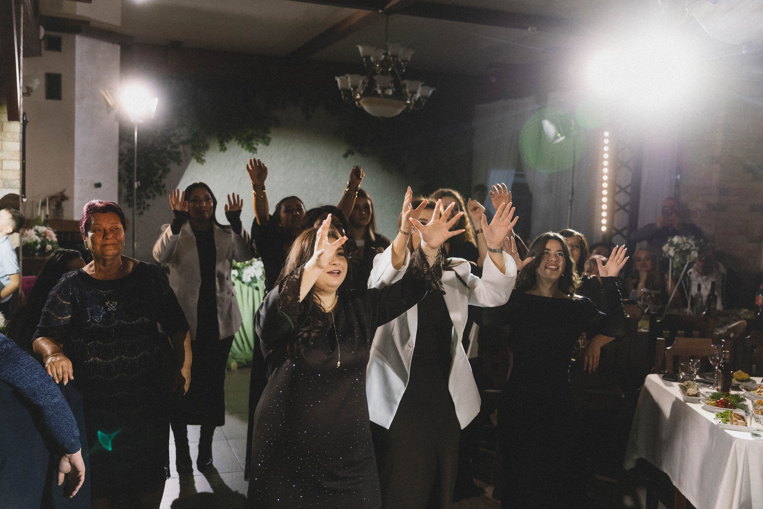 Элина и Денис). Свадебный фотограф Мироманов Николай в Крыму