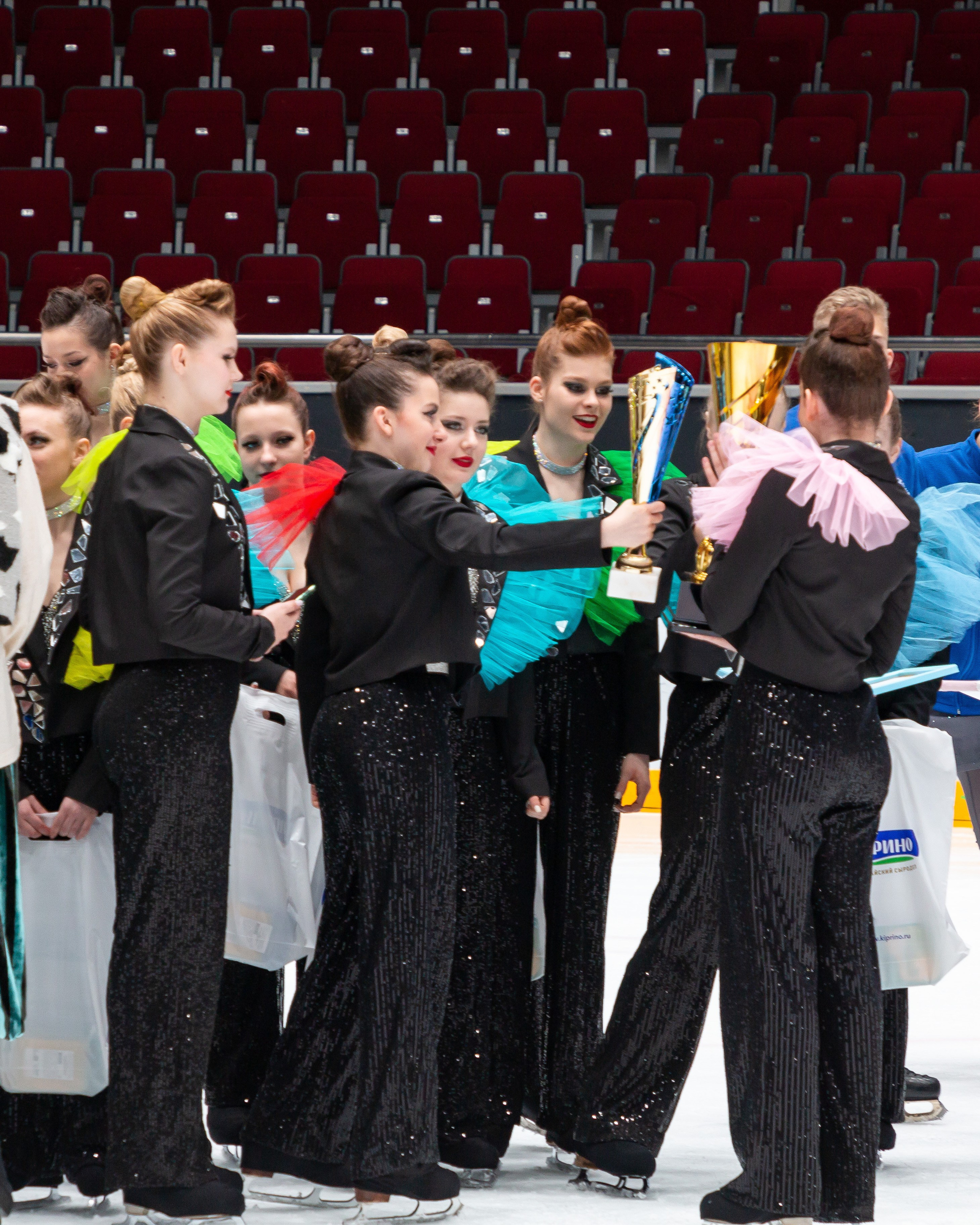 VII Ежегодный фестиваль массовых танцев на льду и фигурного катания «Петровский лёд» Санкт-Петербург 2024. Репортажный фотограф в Москве