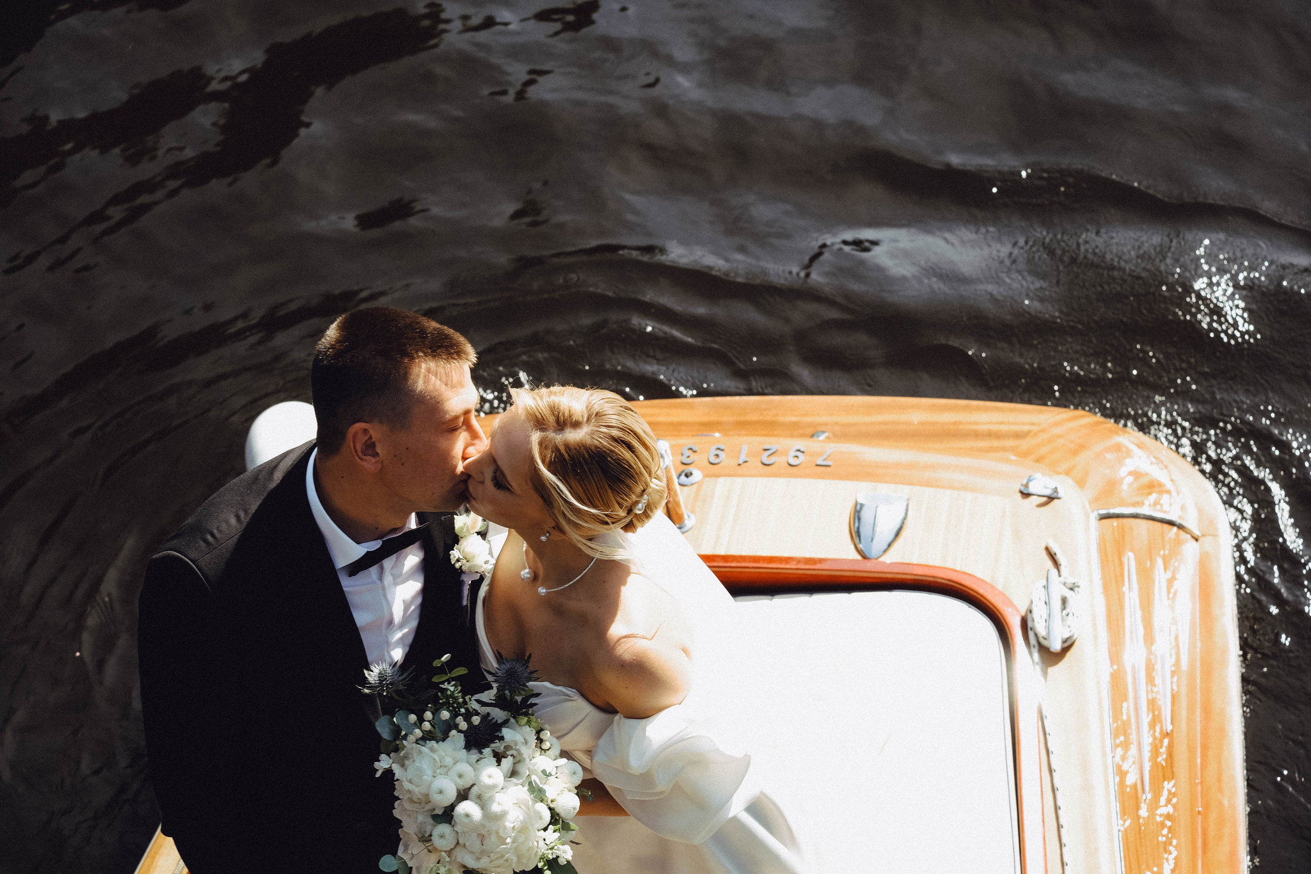 СВАДЕБГНАЯ ПРОГУЛКА ПО КАНАЛ САНКТ-ПЕТЕРБУРГА НА КАТЕРЕ. Профессиональный фотограф, Санкт-Петербург — Виктория Богомолова