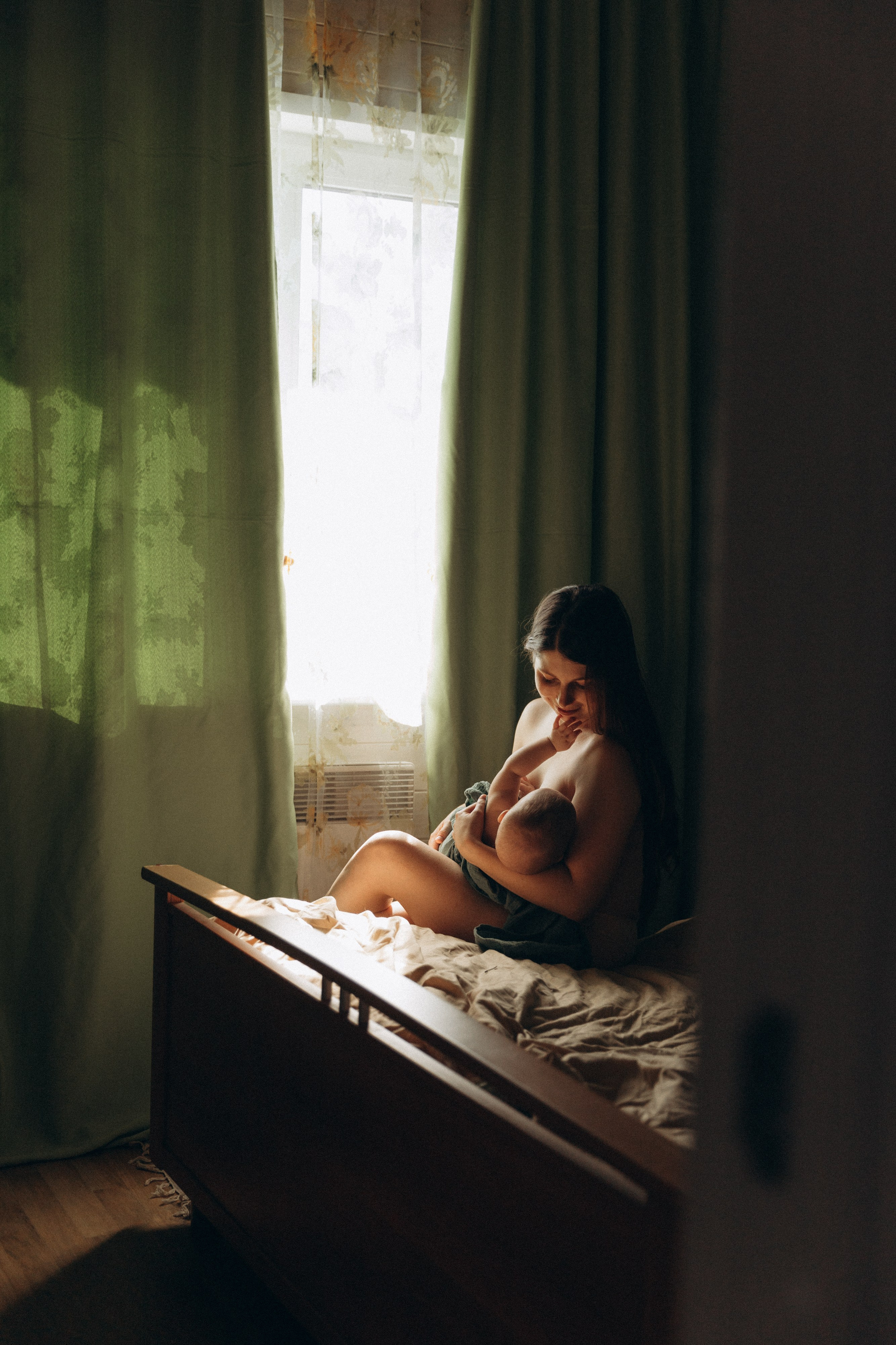 Мама и малыш, домашняя история. Фотограф Ульяна Дивина в Нижнем Новгороде и Нижегородской области