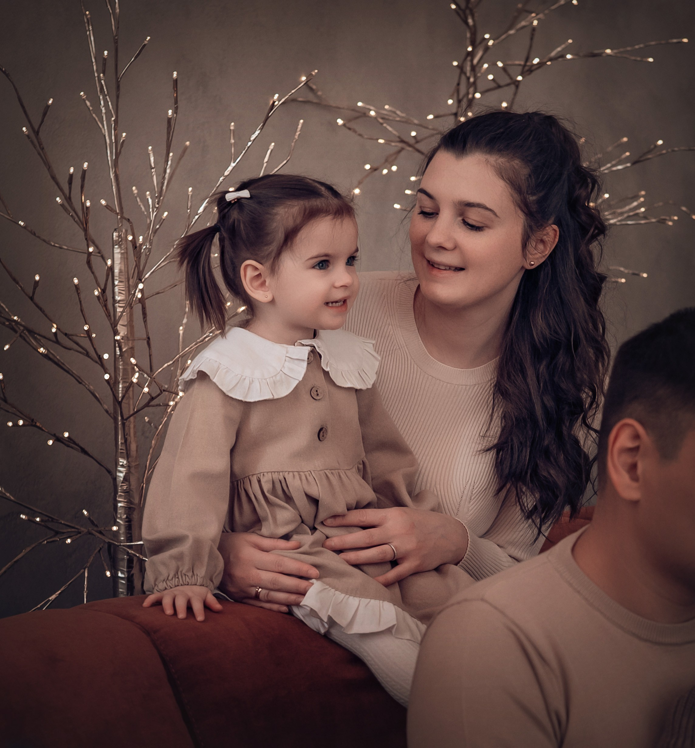 Виктория, Александр, Ванюша и Ариша. Фотографы крещения/венчания  Красноярск Татьяна и Вячеслав Переваловы