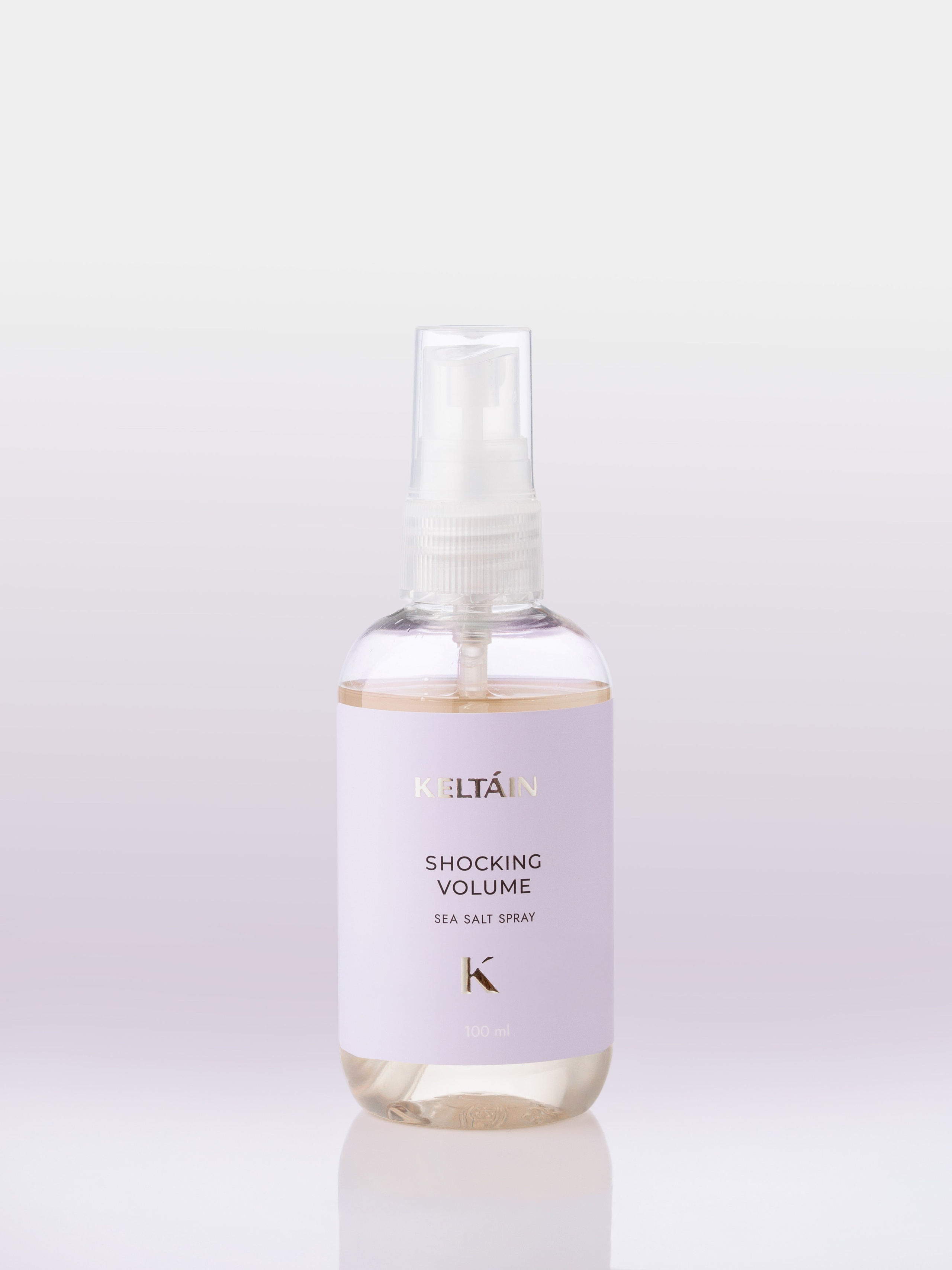 предметная съемка на глянцевом фоне спрея для волос