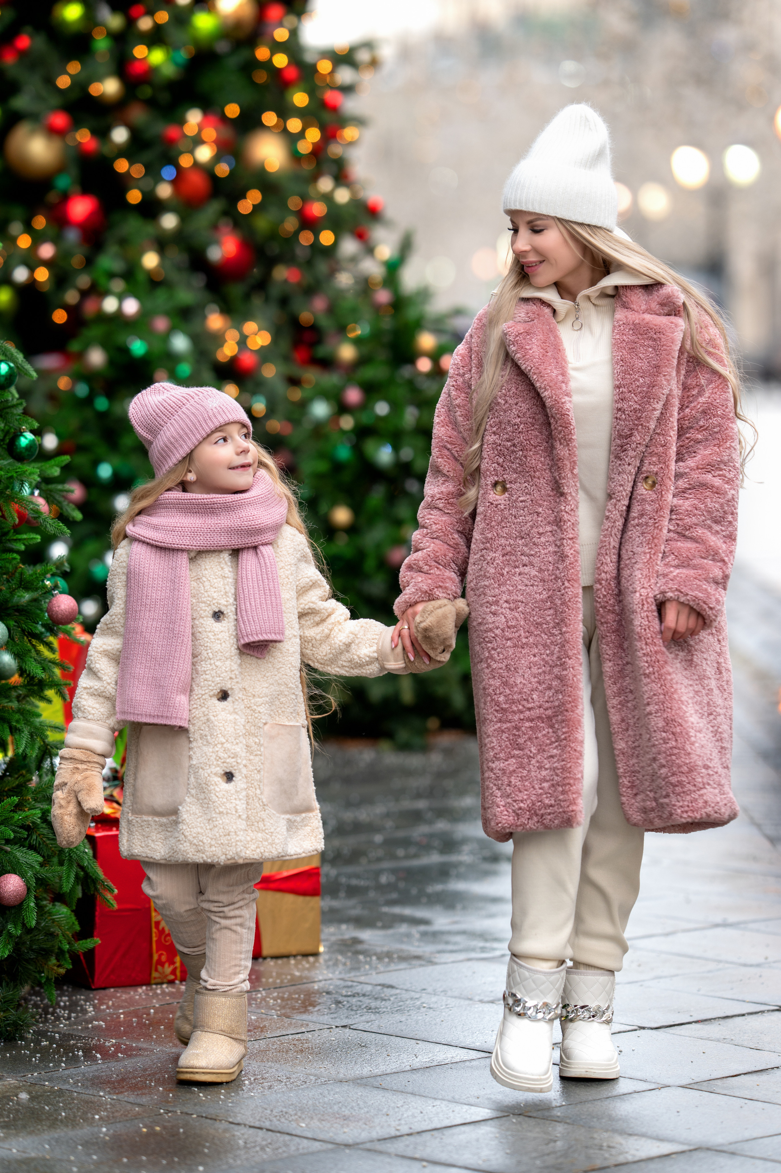 Дашенька и Наталья на новогодней ярмарке. Фотограф Елена Сасс Москва
