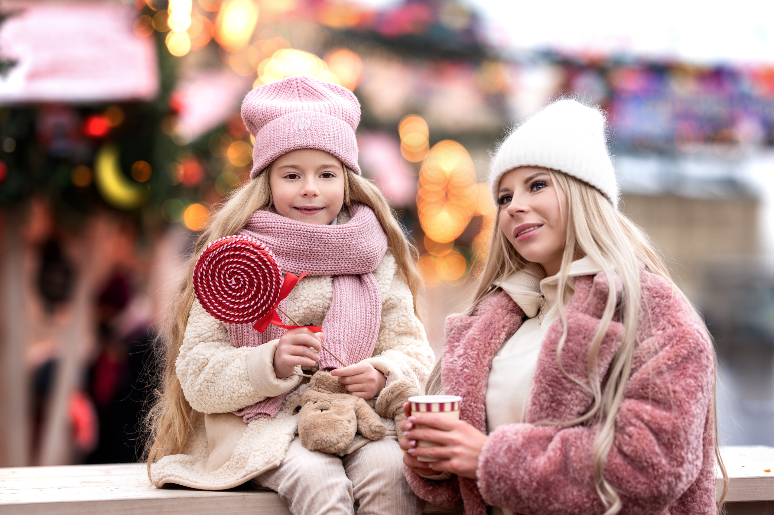Дашенька и Наталья на новогодней ярмарке. Фотограф Елена Сасс Москва