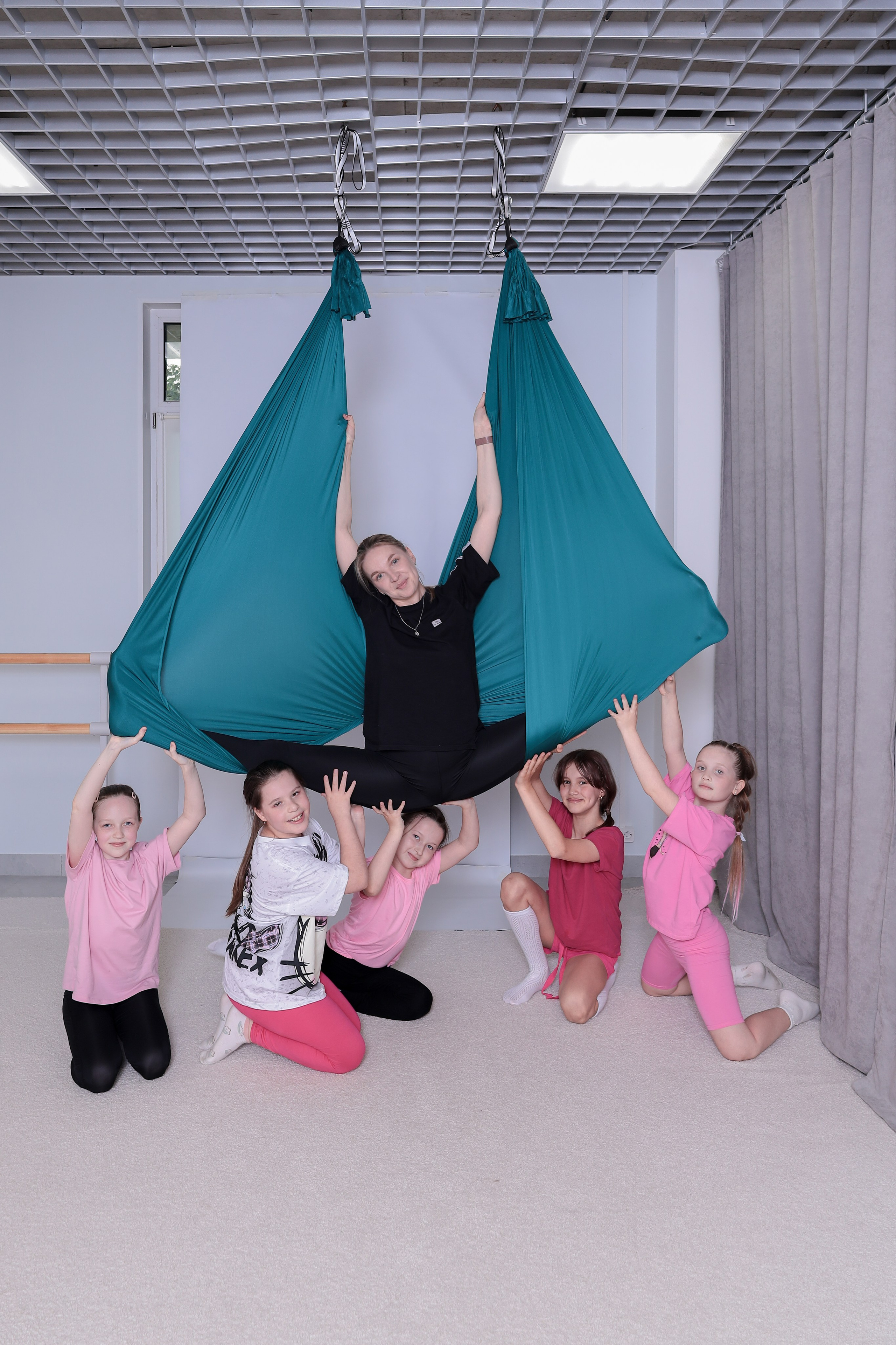 Детская аэройога. Фотограф Надршина Лилия