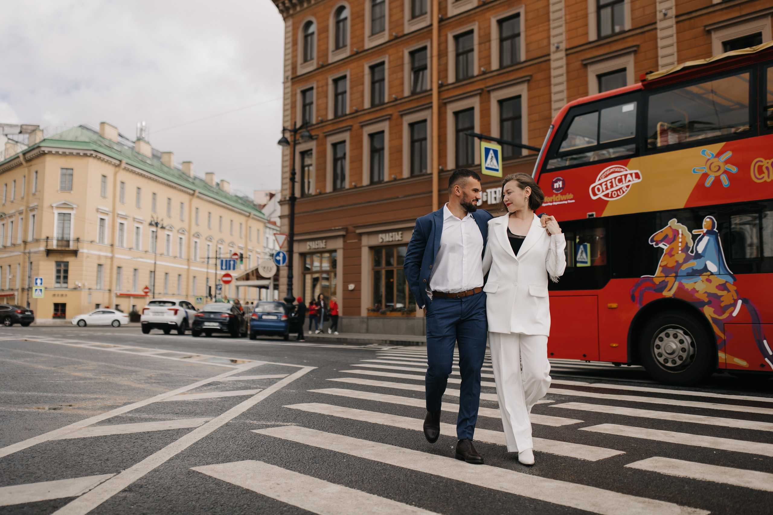 Счастье у Исаакия. Семейный фотограф, свадебный фотограф, женский портрет в Санкт-Петербу