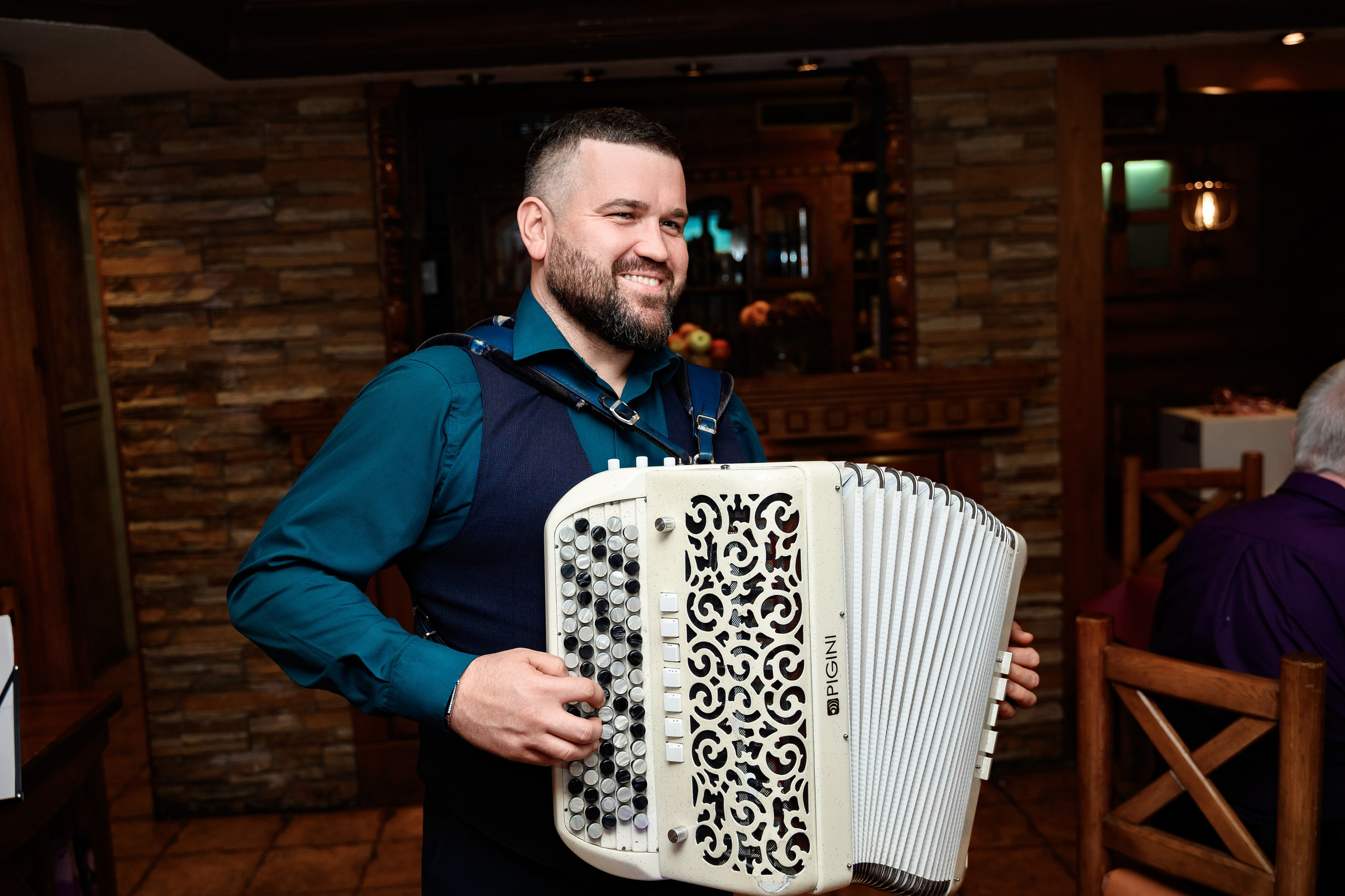 Стоимость фотосъёмки юбилея в ресторане в СПб от 3000 рублей.