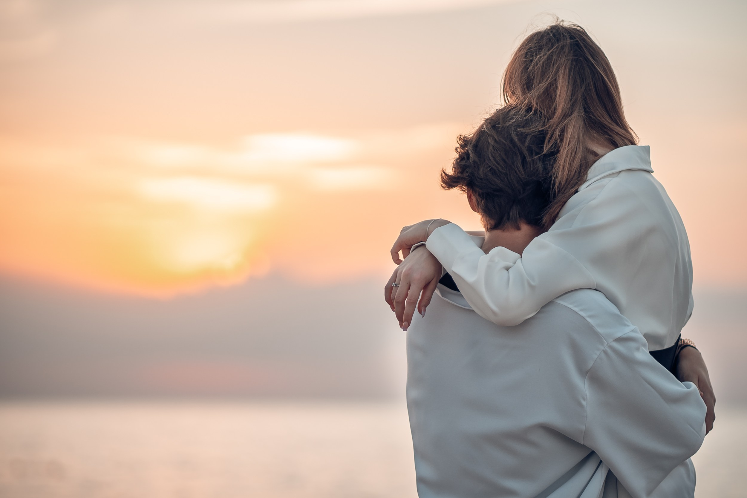 Романтическая фотоистория на закате пляжа Аквамарин. Церковный фотограф Севастополь