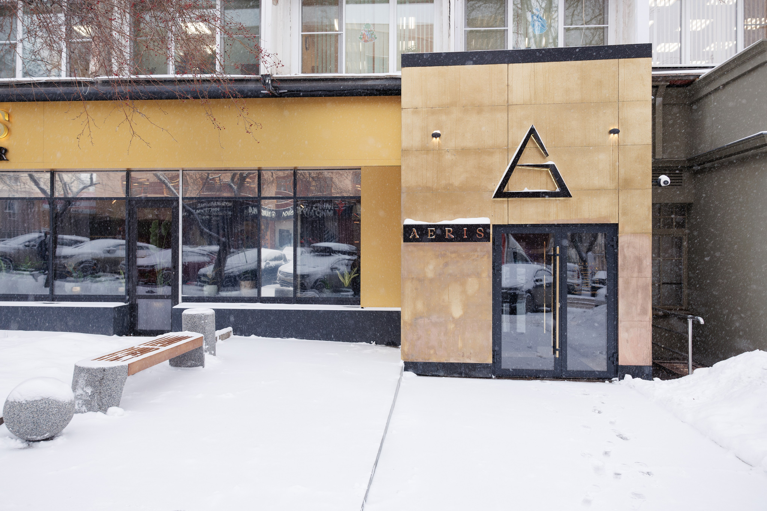 Фотограф для интерьерной съемки ресторана. Контент для бизнеса в Екатеринбурге Полдень Медиа