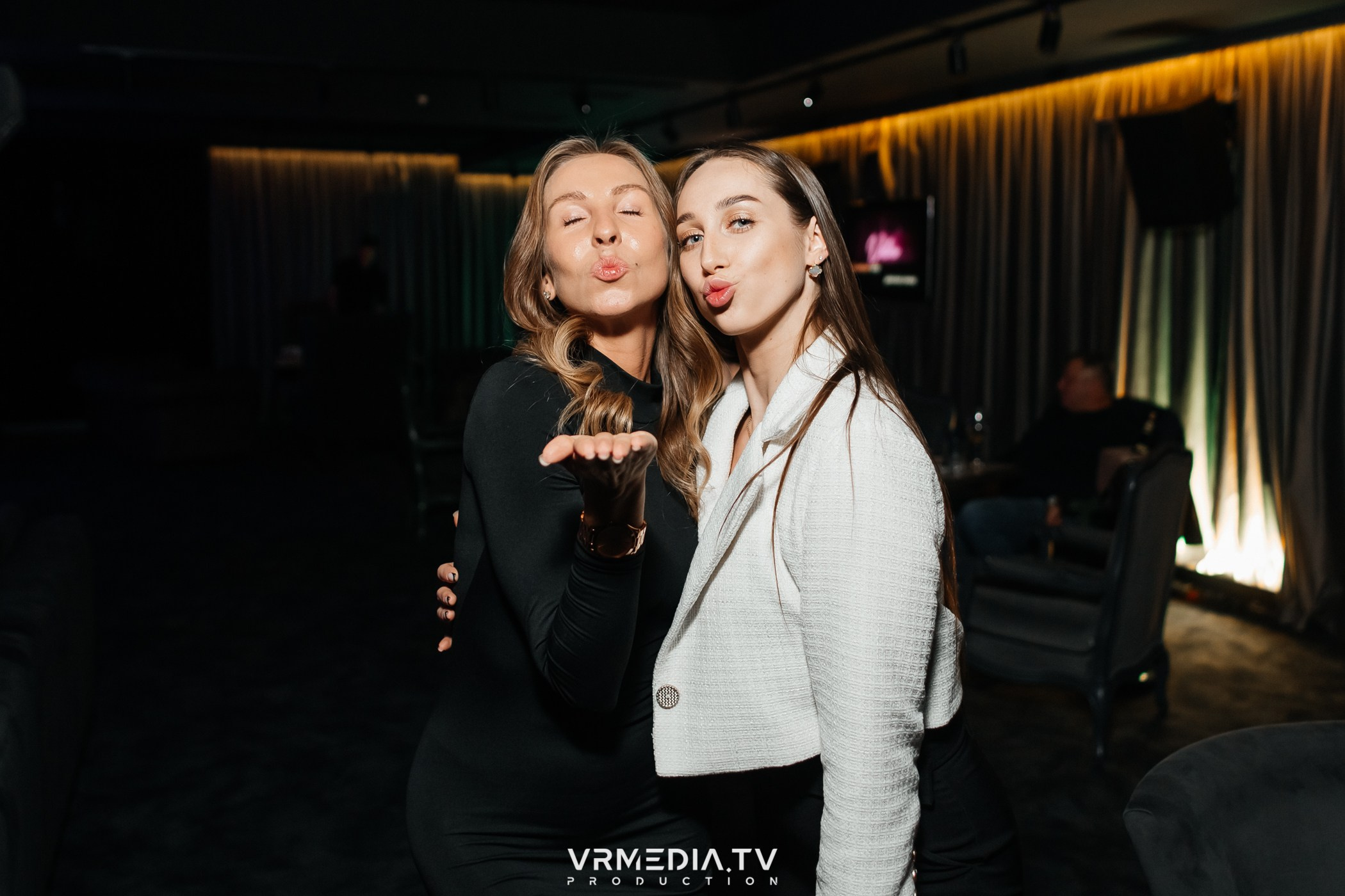 POP-STAR PARTY в караоке-баре «Volna»