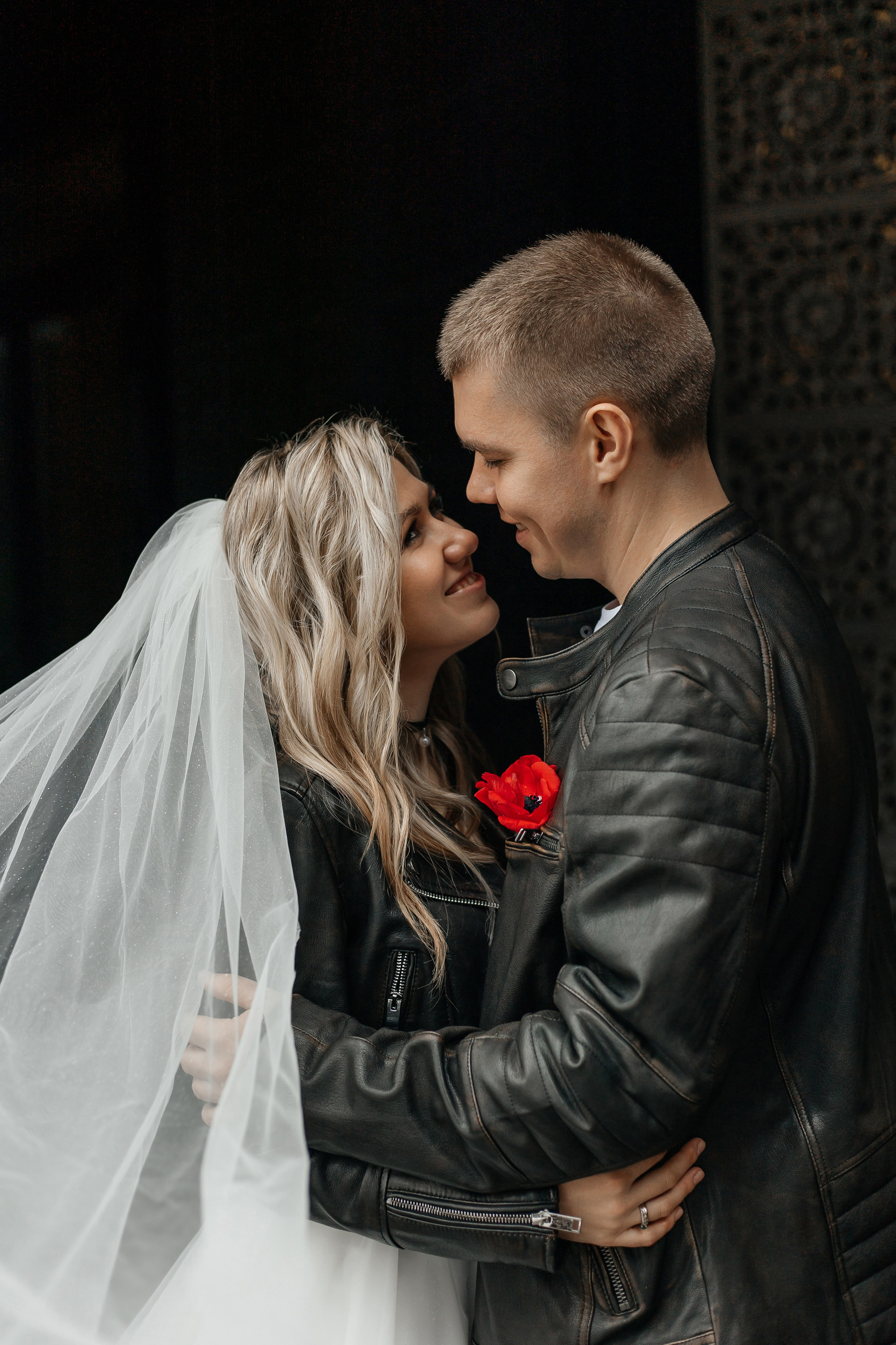 Свадебная прогулка в Москве в рок стиле