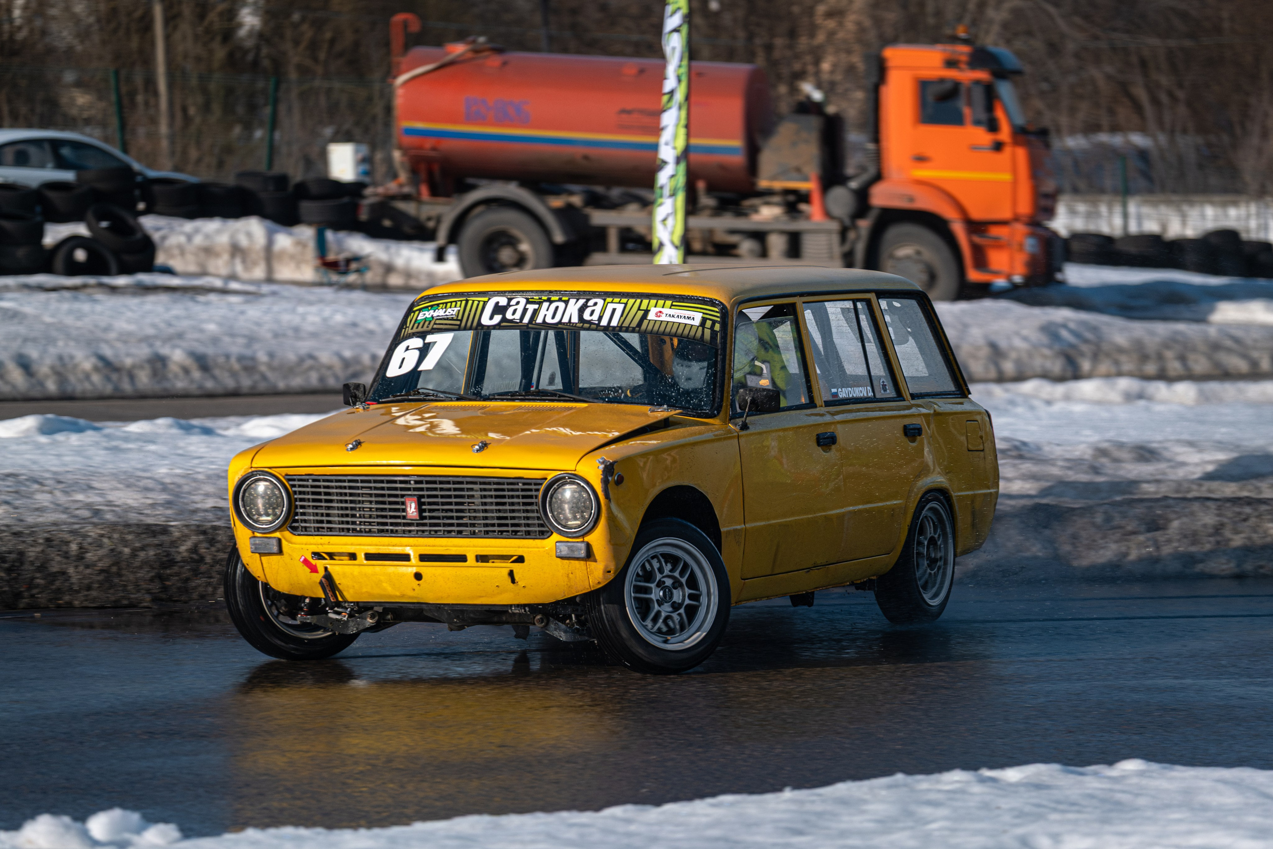 Спортивная автомобильная съемка. Malenkyia