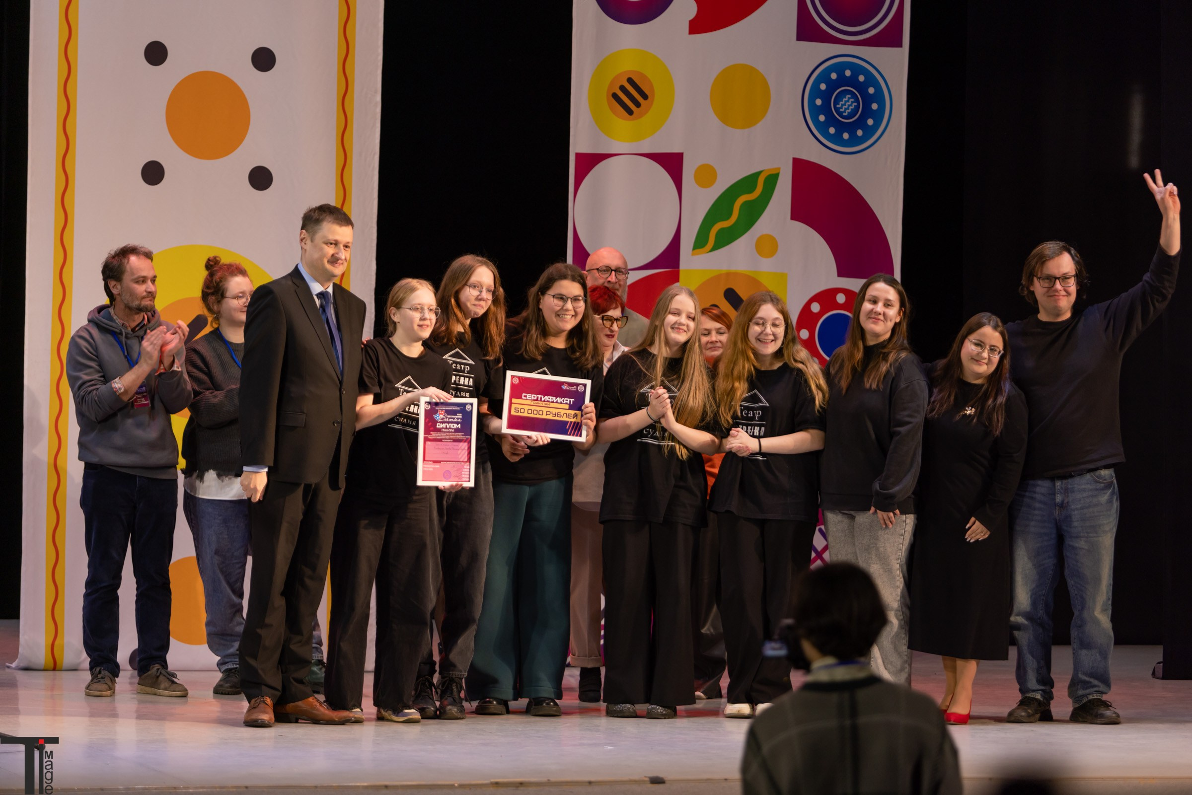 Театральная Вятка 2025. Имидж Технологии — репортажная фотография в Кирове Кировской области. Производство сувенирных магнитов, заливных этикеток и значков