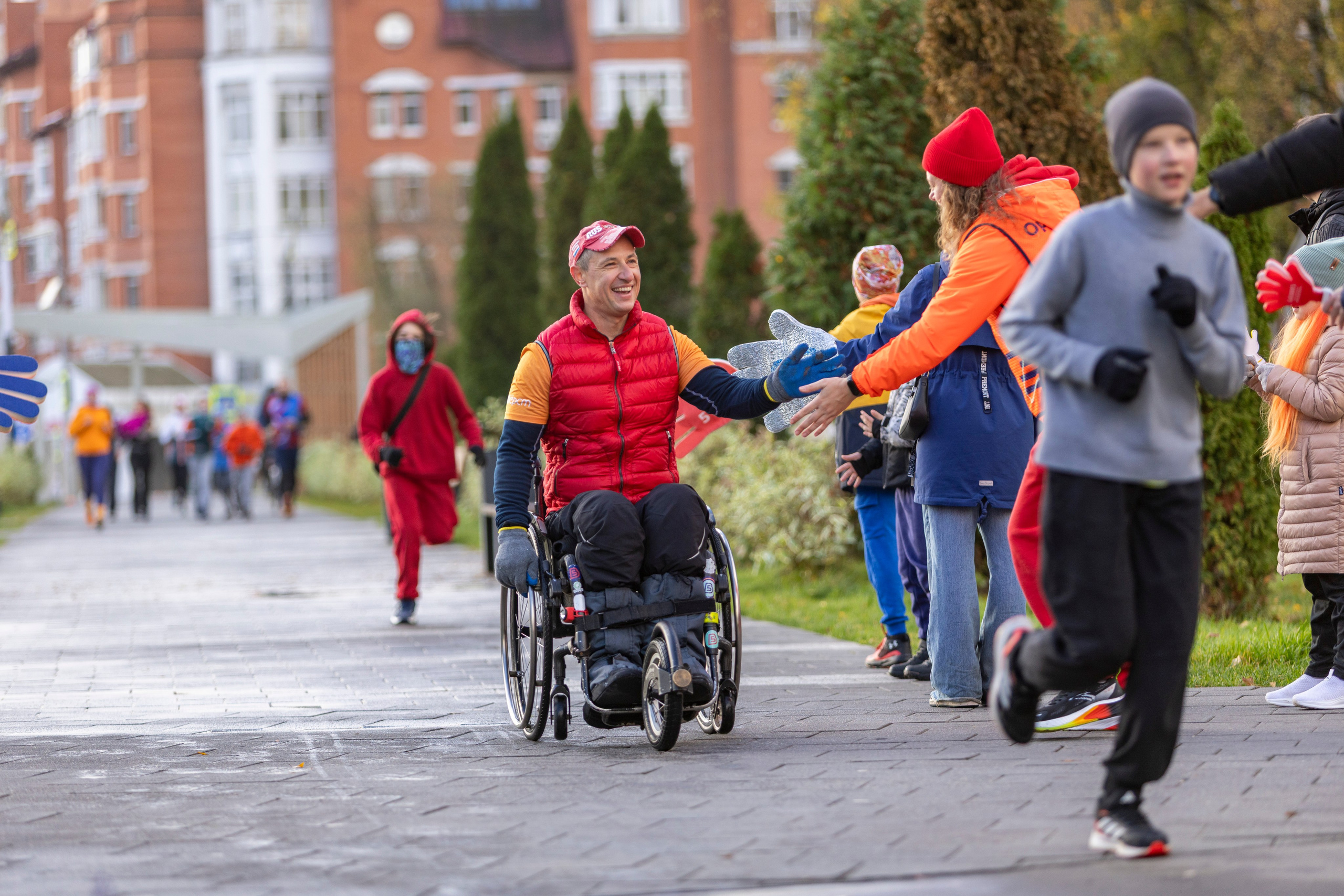 5 вёрст в городском парке Лобня 18.10.25. Фотограф Сергей Ловкий