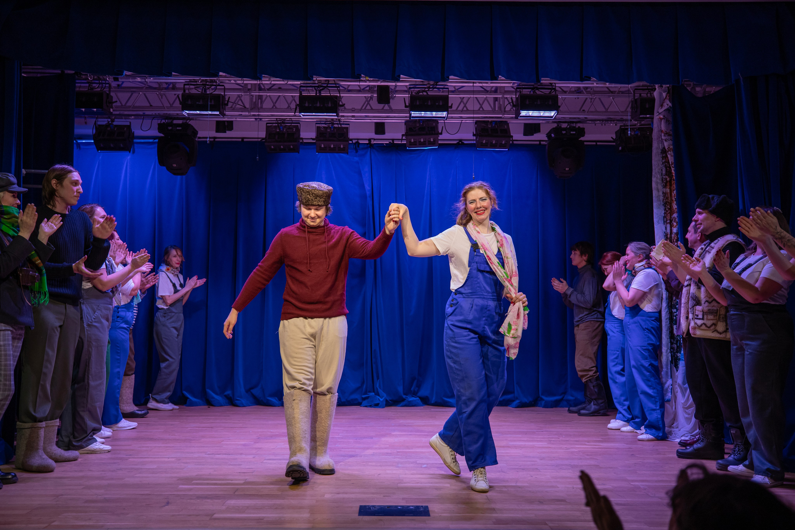 «Девчата», спектакль театральной студии «Дом». Фотограф Сергей Ловкий