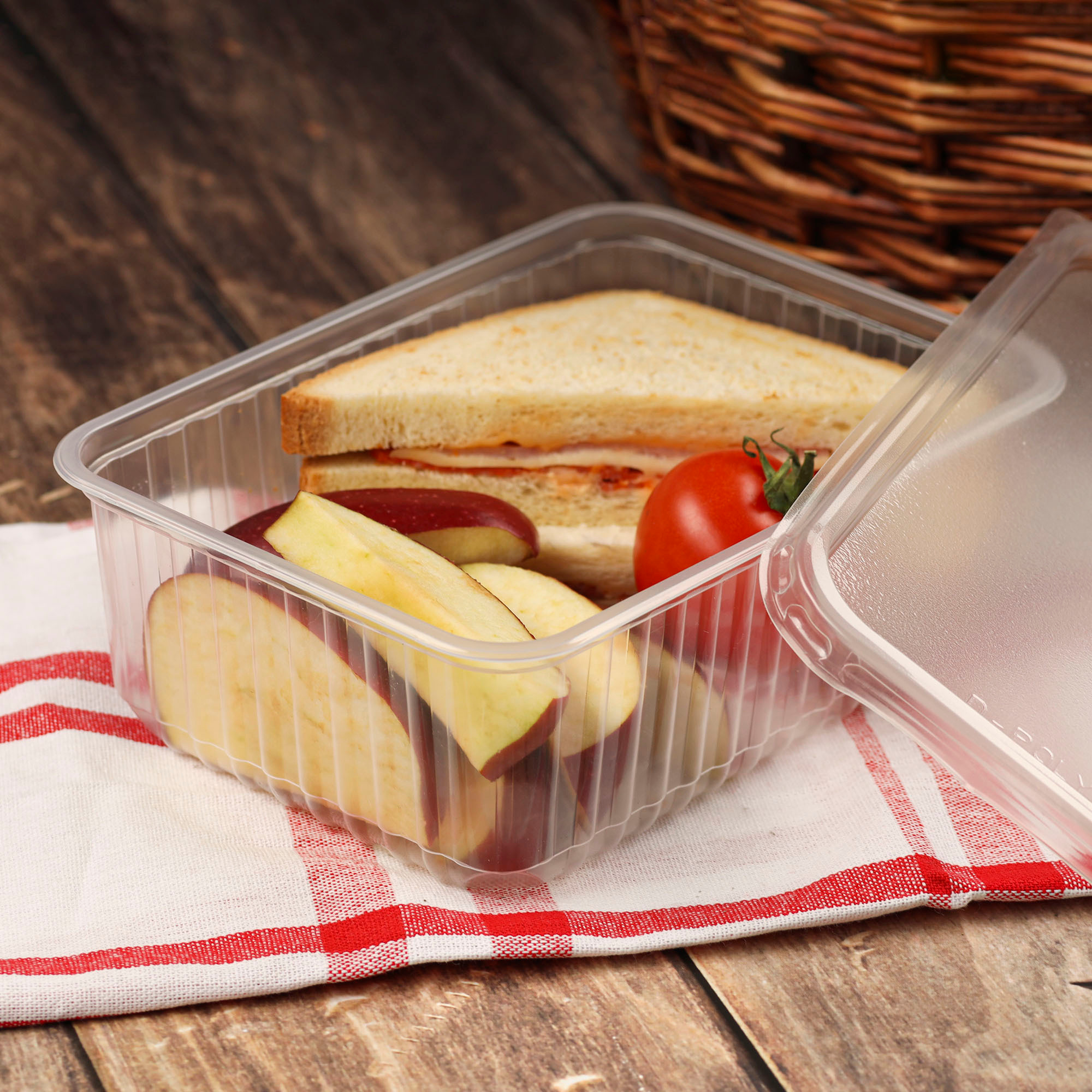 Одноразовые пластиковые контейнеры. Рекламный фотограф в Санкт-Петербурге Петр Дорошенко