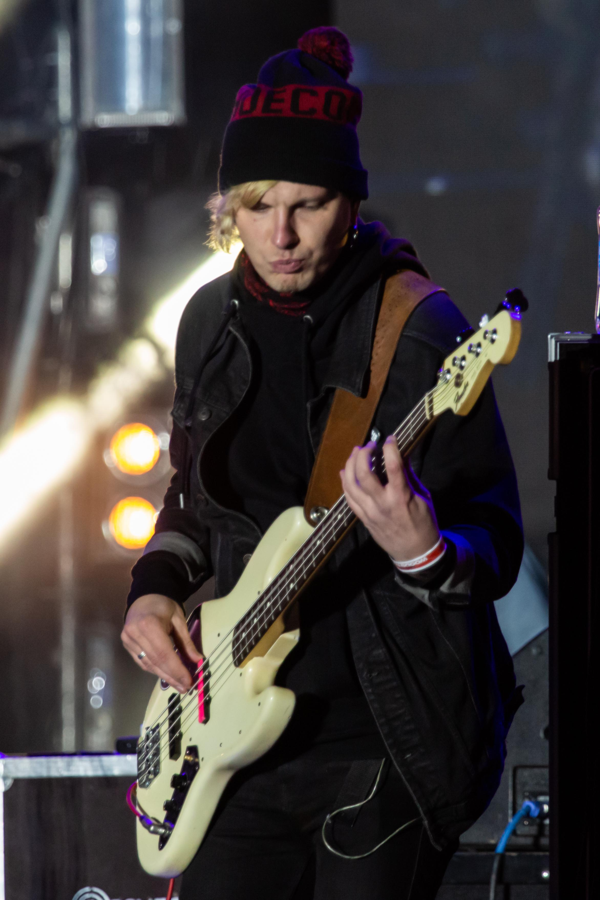 Karmen Moxi & Second Frenzy