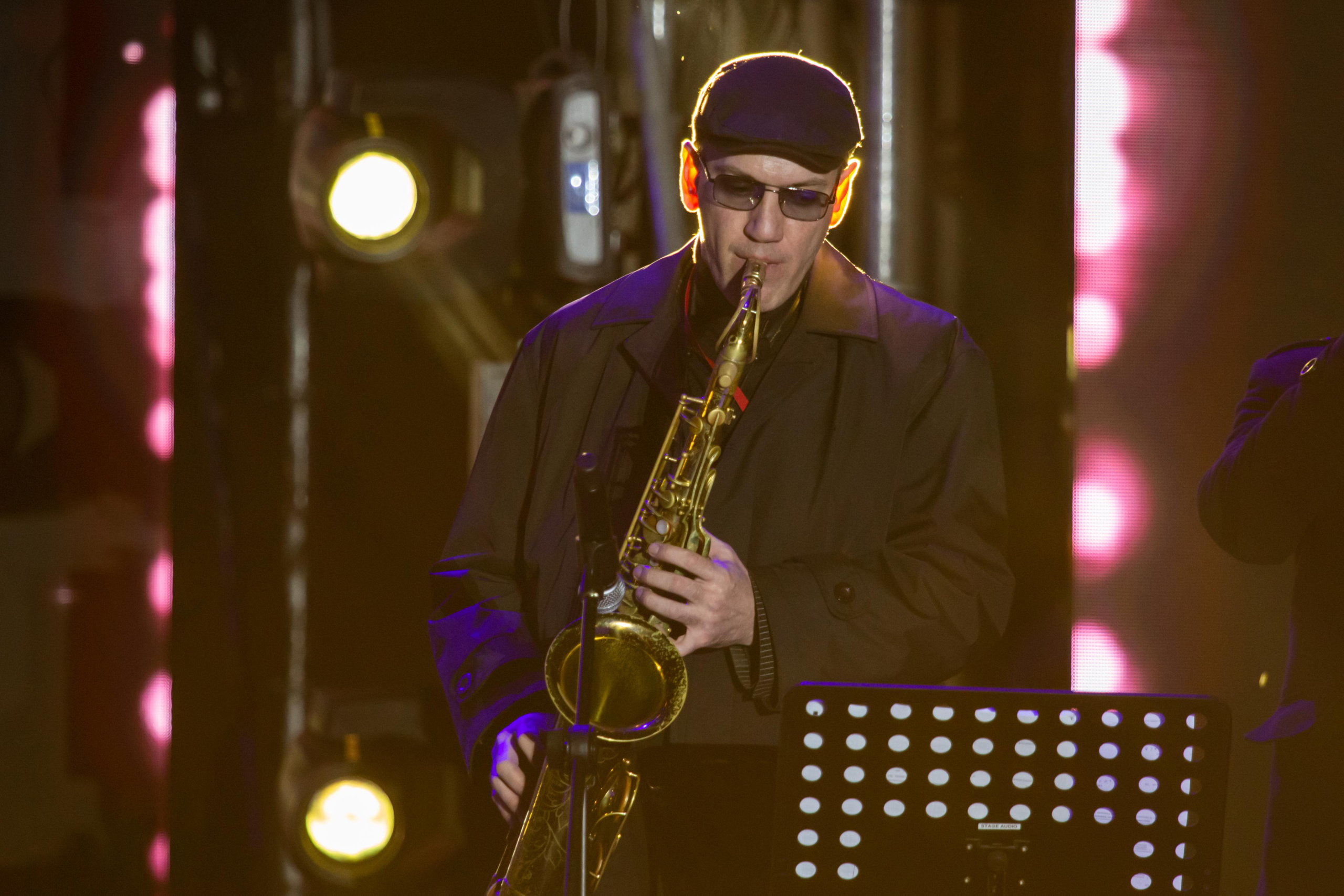 Karmen Moxi & Second Frenzy