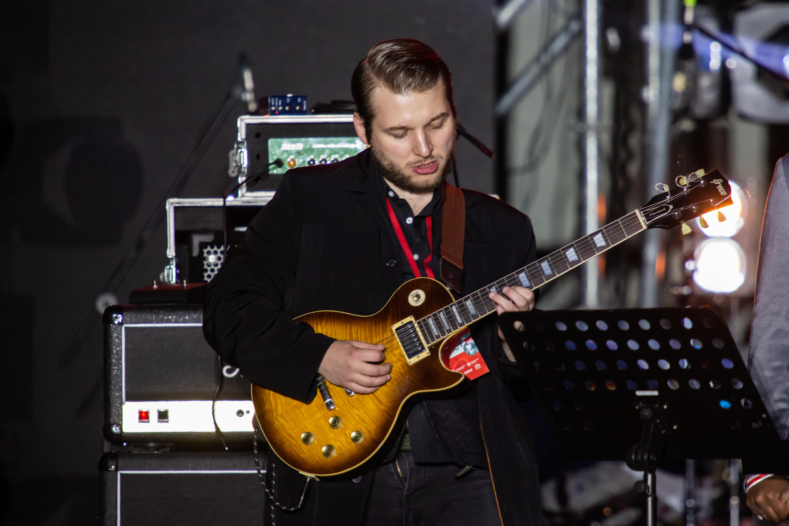 Karmen Moxi & Second Frenzy