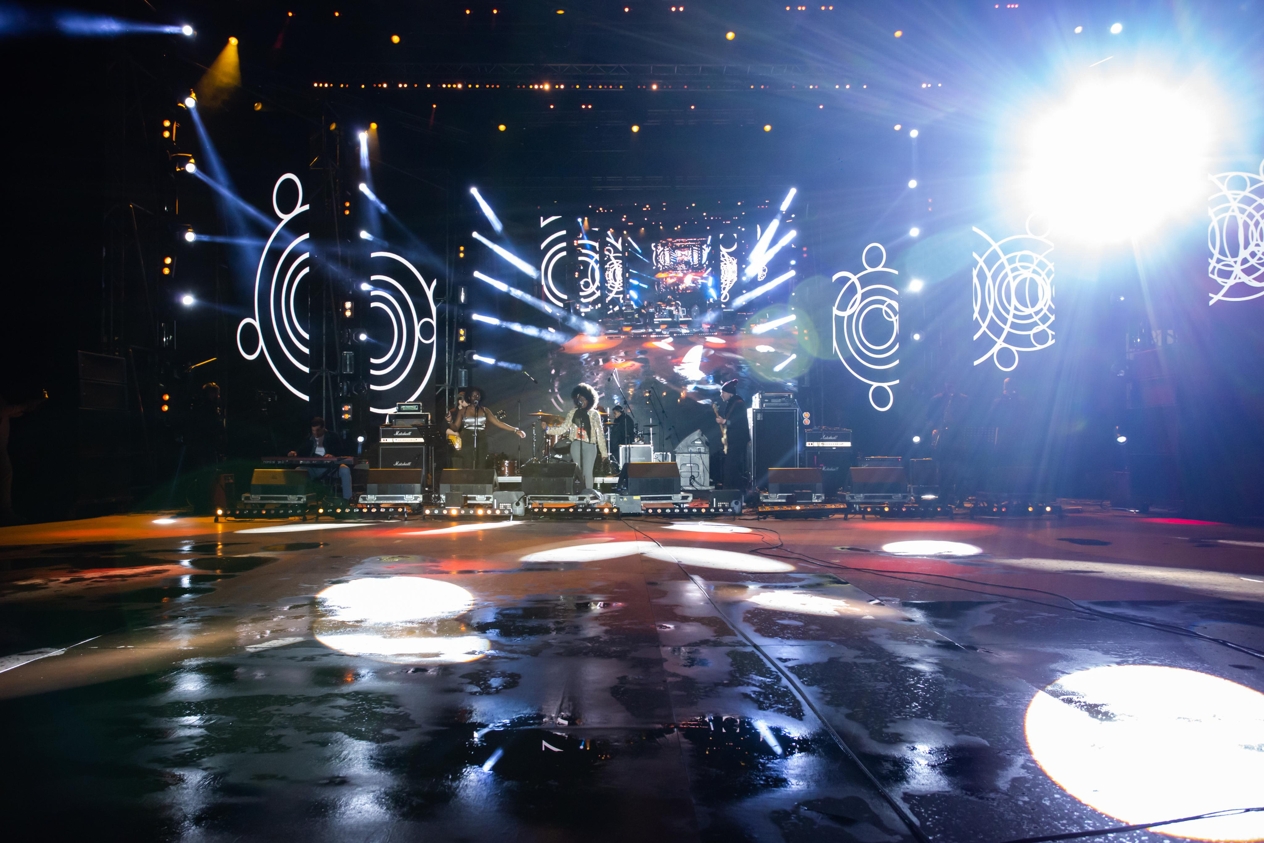 Karmen Moxi & Second Frenzy