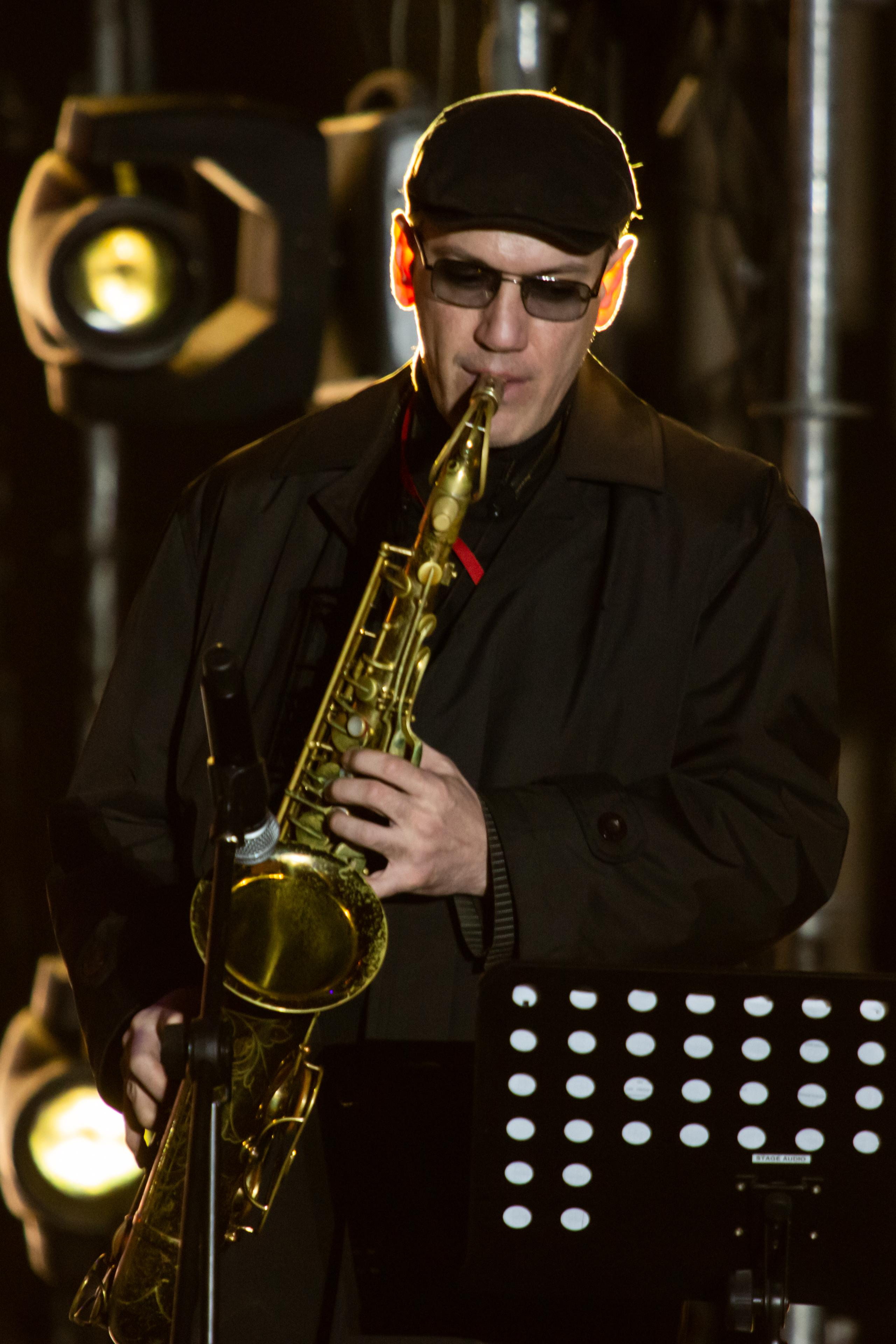 Karmen Moxi & Second Frenzy