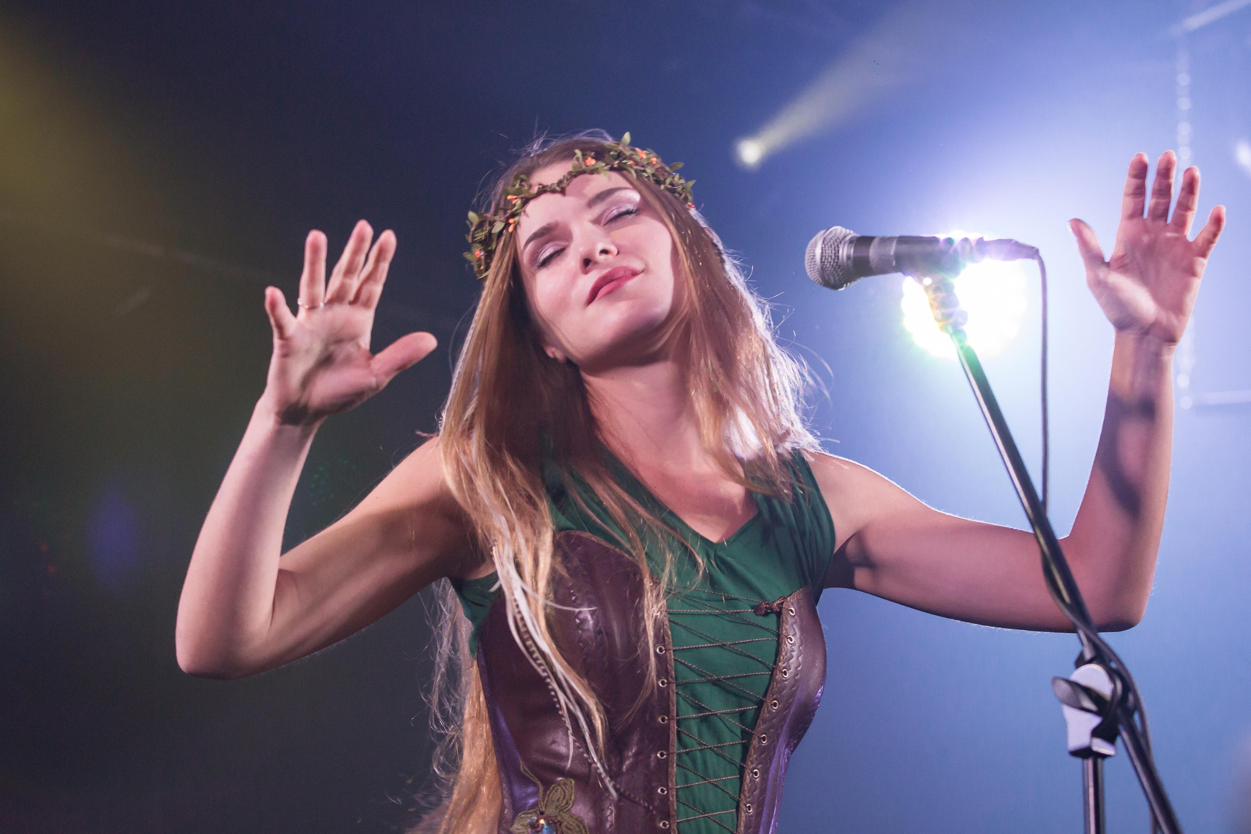 ОЛЯ И ДОМОВЫЕ. Фотограф Сонкина Татьяна