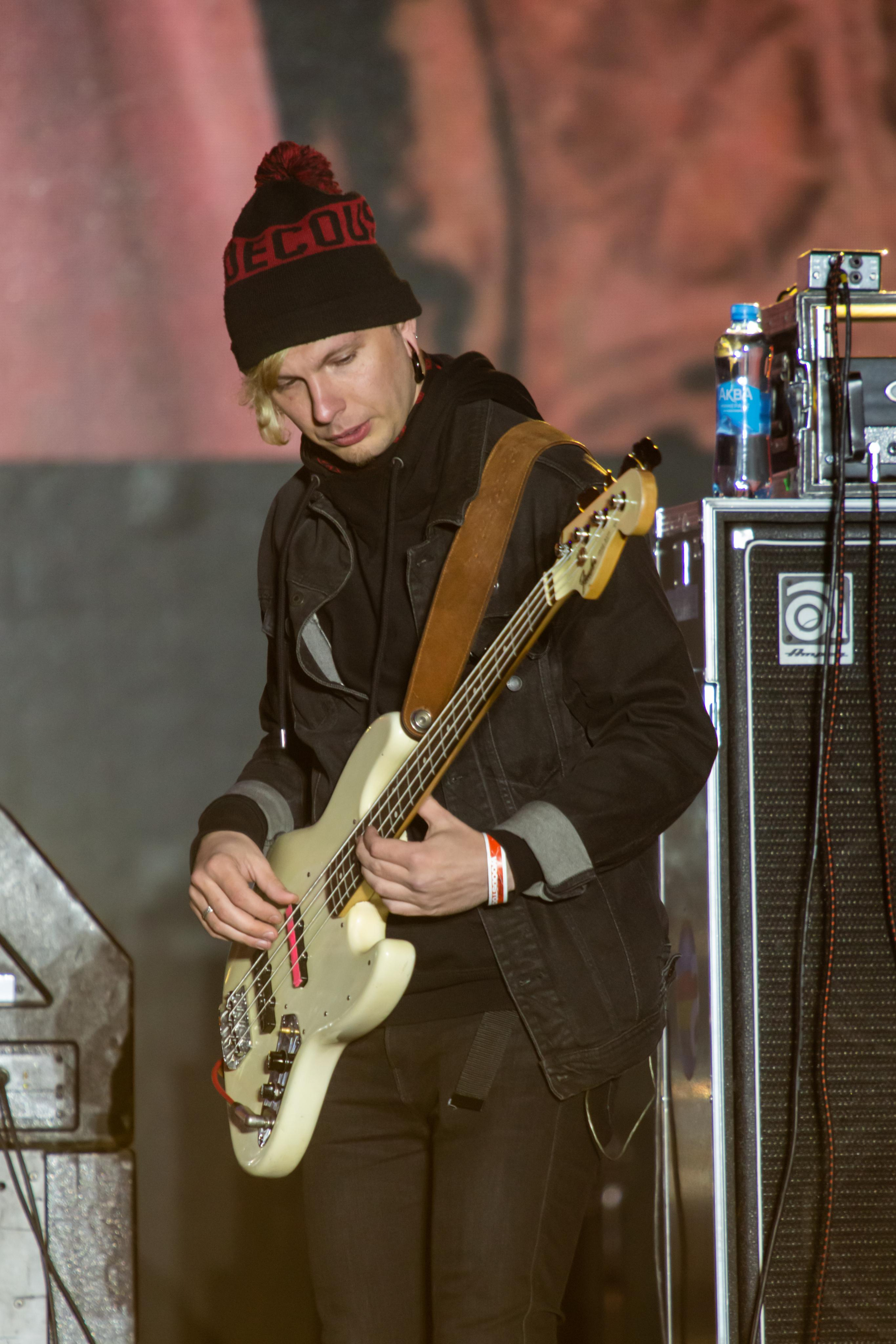 Karmen Moxi & Second Frenzy