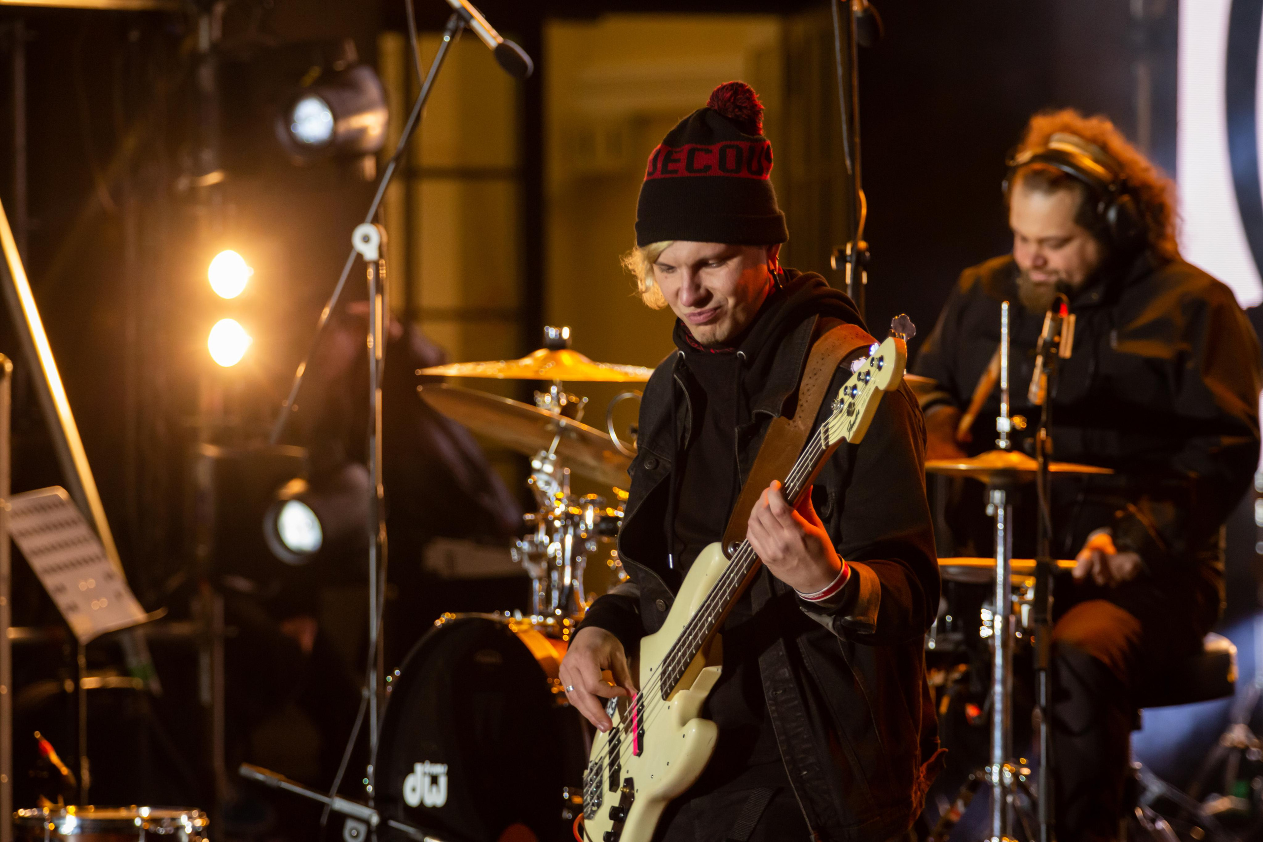 Karmen Moxi & Second Frenzy