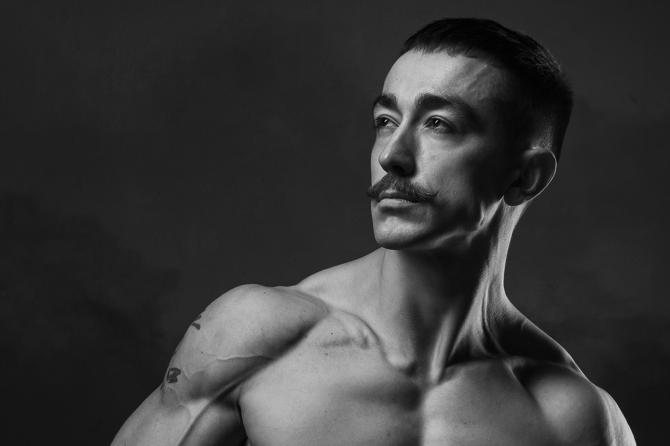 Мужской ЧБ портрет. Свадебный и репортажный фотограф в Москве и Московской области