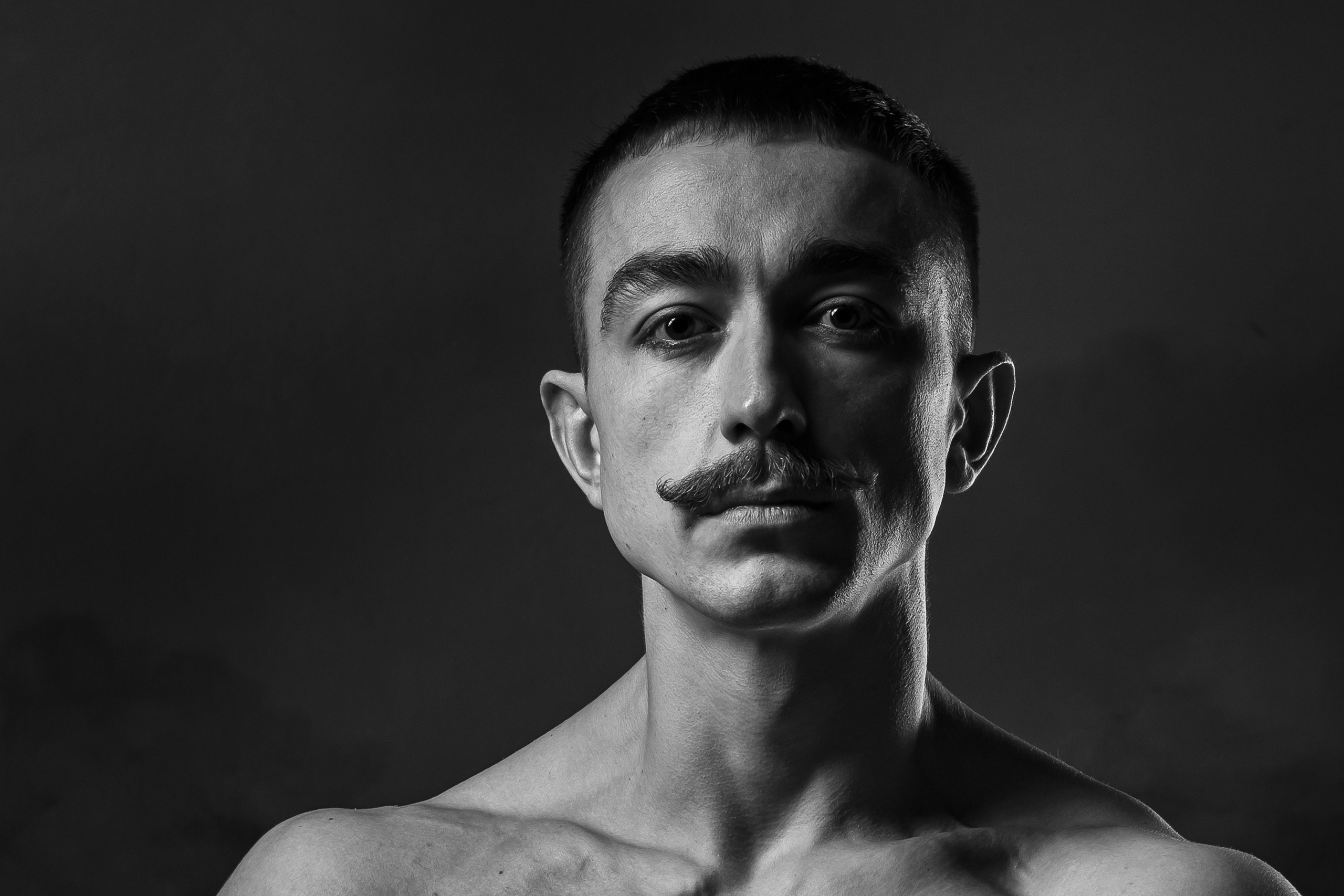 Мужской ЧБ портрет. Свадебный и репортажный фотограф в Москве и Московской области