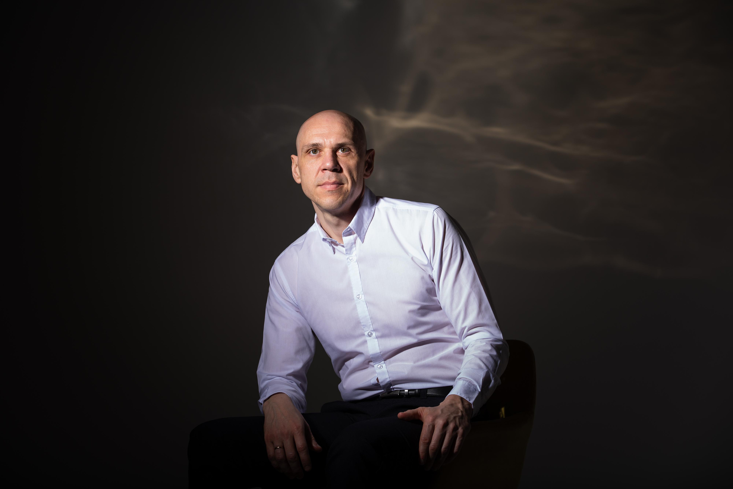 Мужской портрет в студии. Свадебный и репортажный фотограф в Москве и Московской области