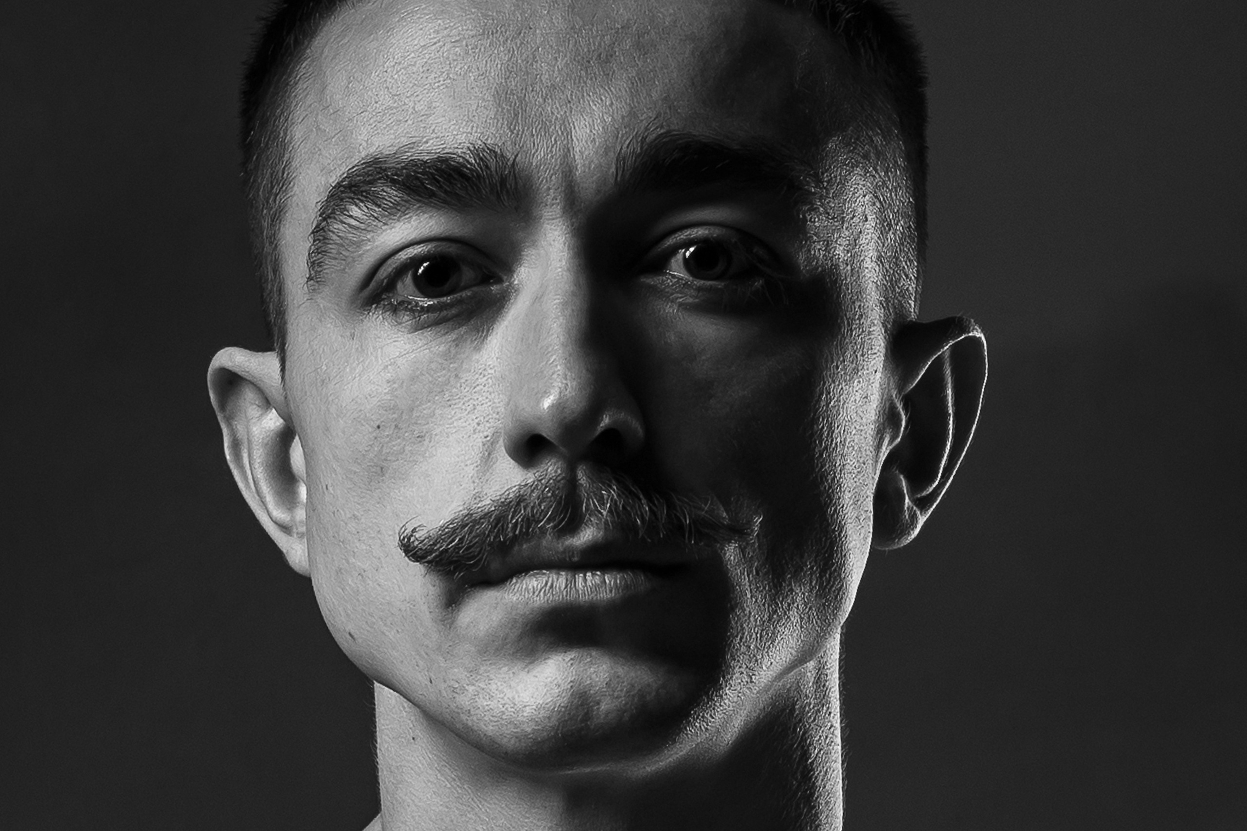 Мужской ЧБ портрет. Свадебный и репортажный фотограф в Москве и Московской области